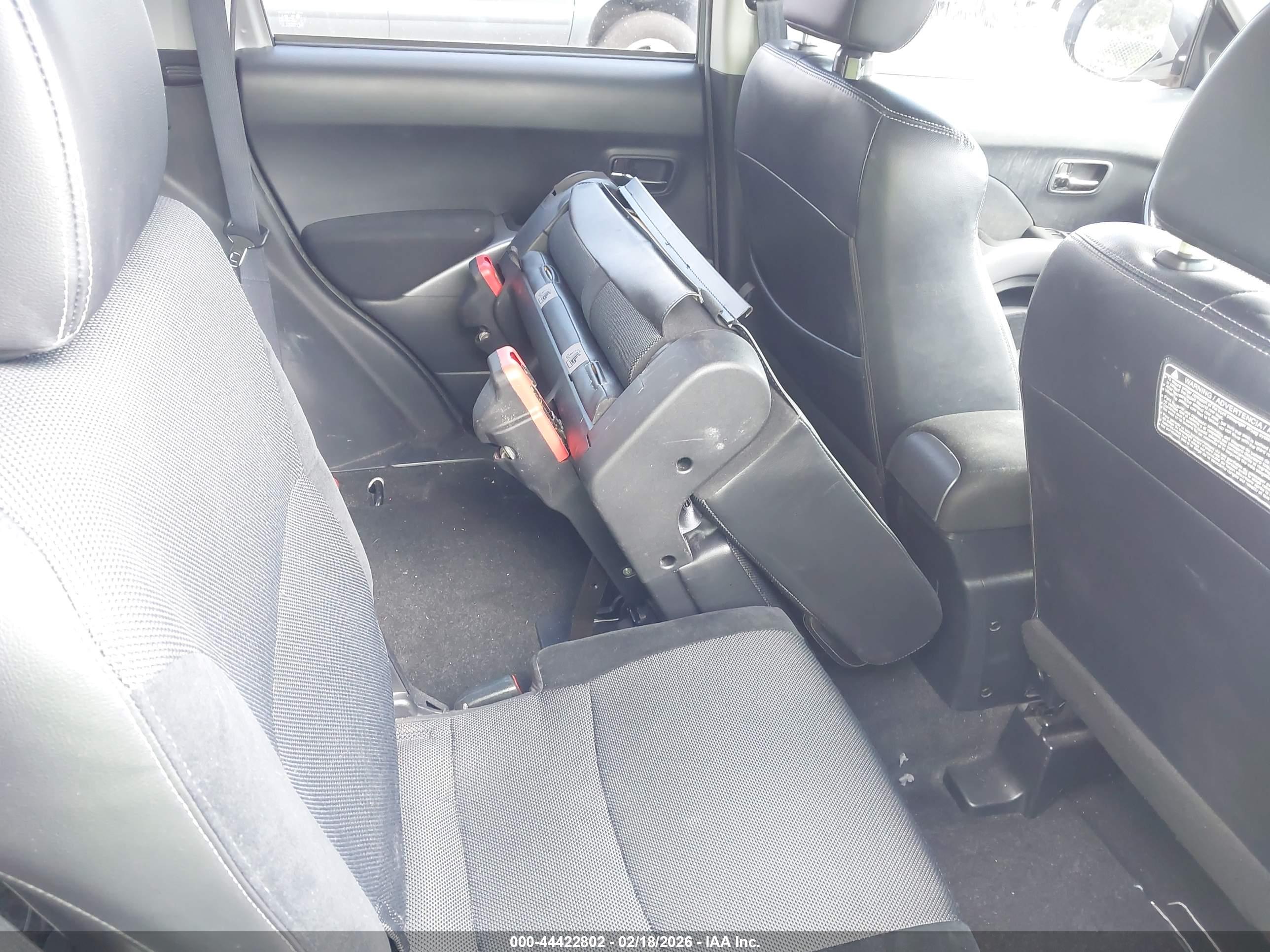 MITSUBISHI OUTLANDER image 8