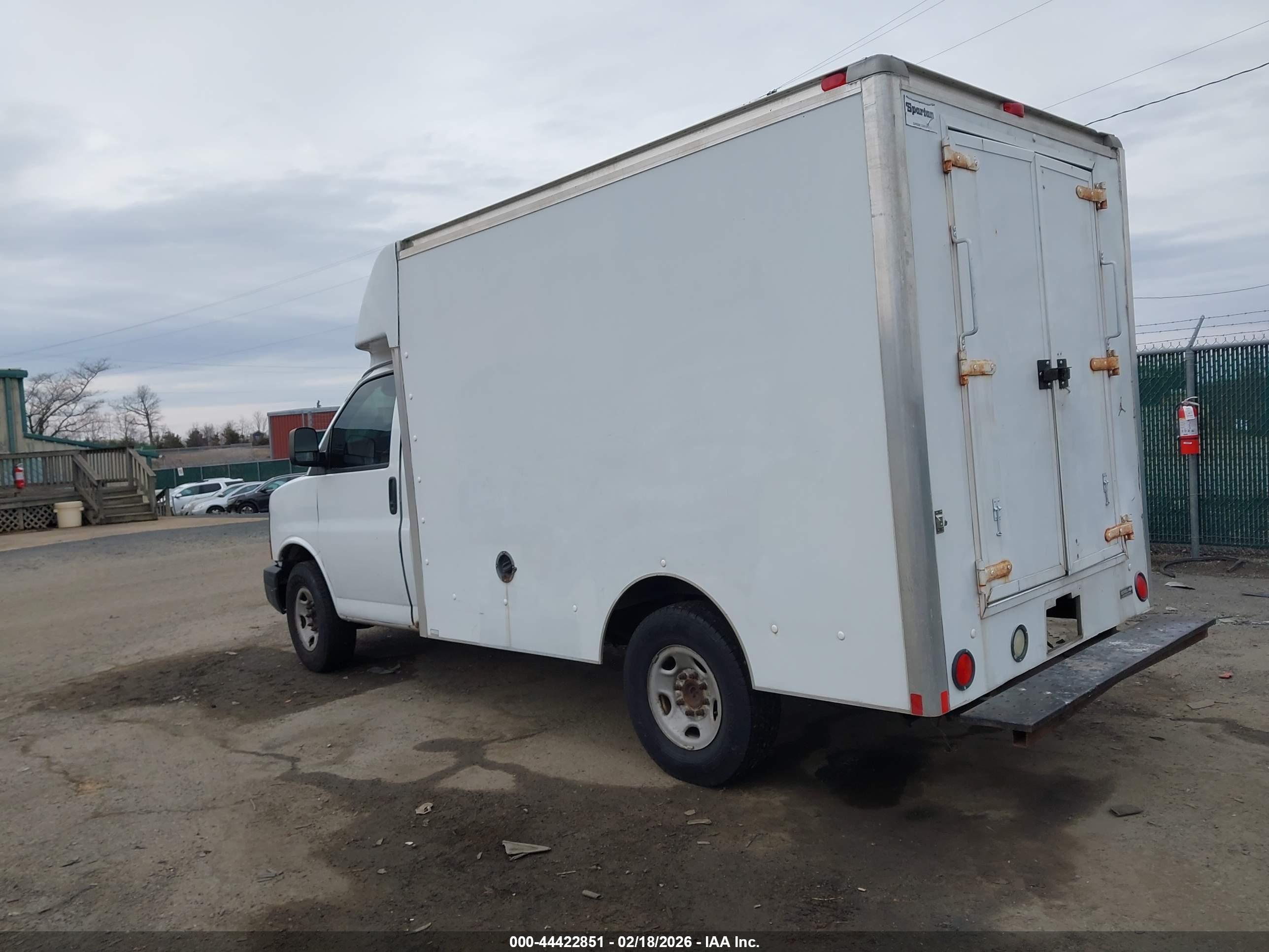 CHEVROLET EXPRESS image 3