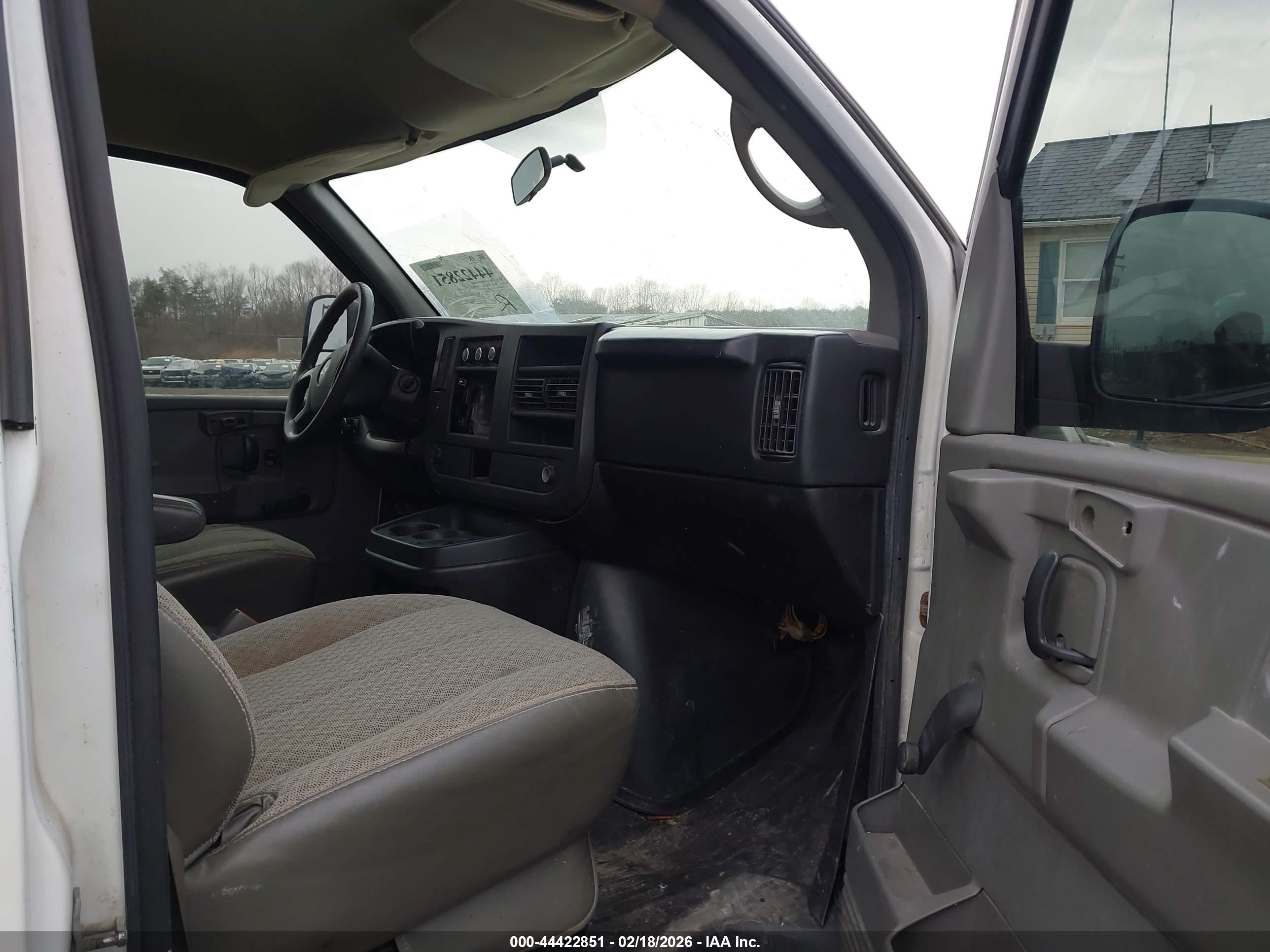 CHEVROLET EXPRESS image 8