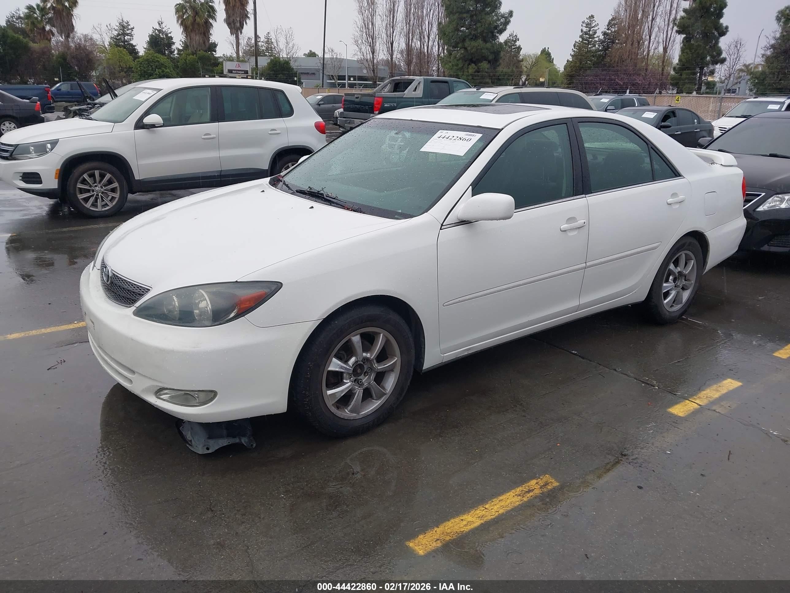 TOYOTA CAMRY image 2
