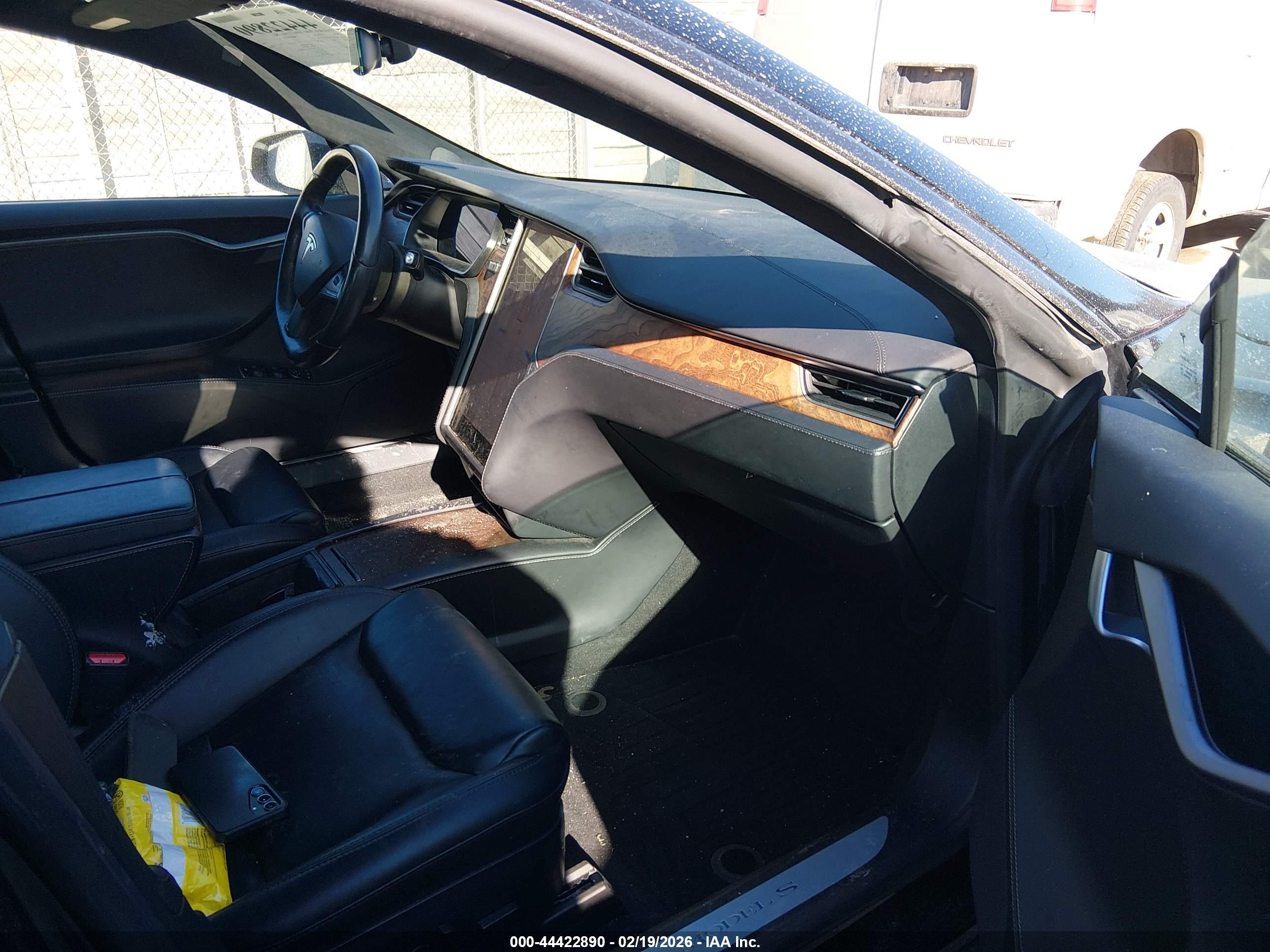 TESLA MODEL image 5