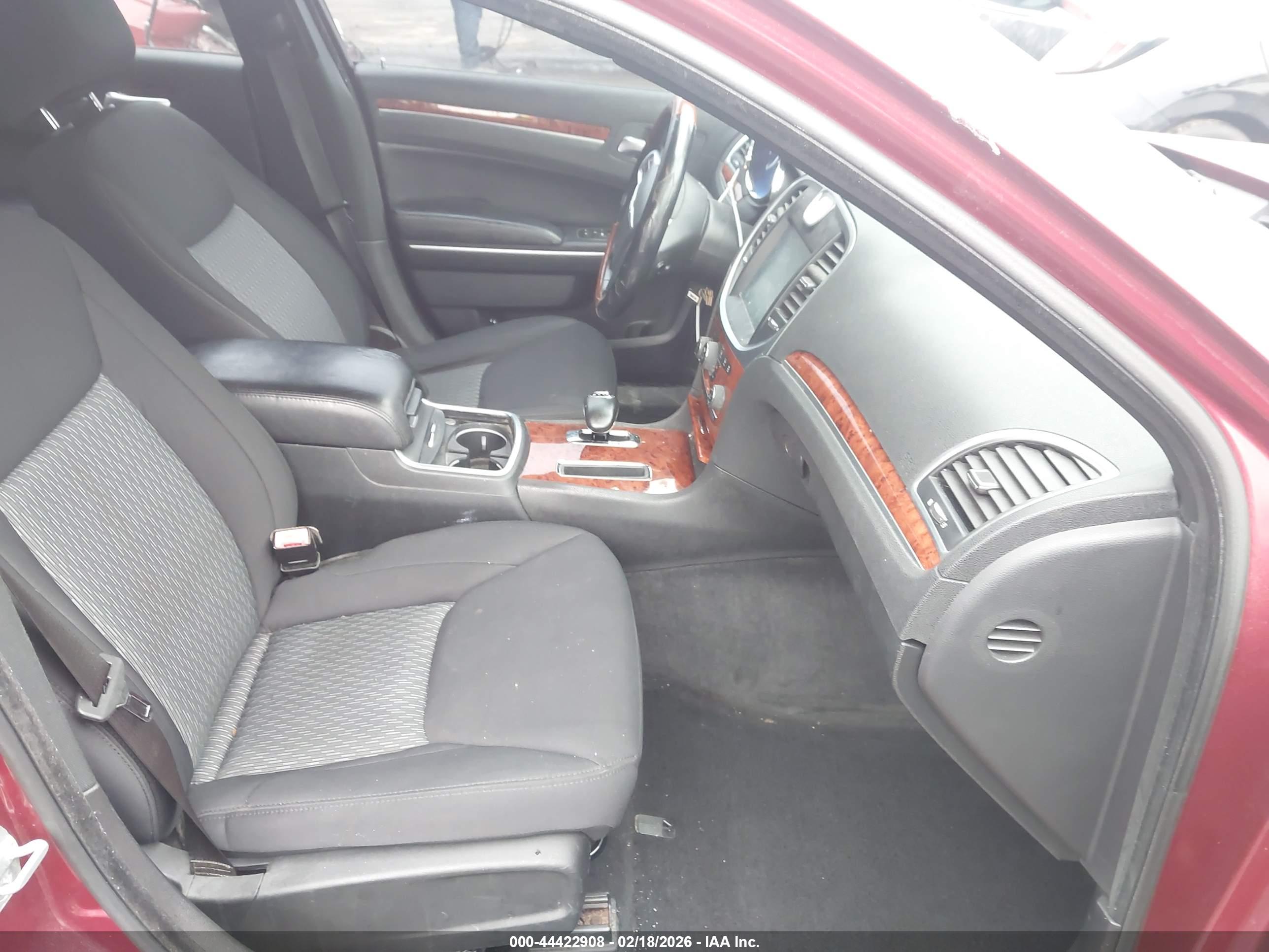 CHRYSLER 300 image 5
