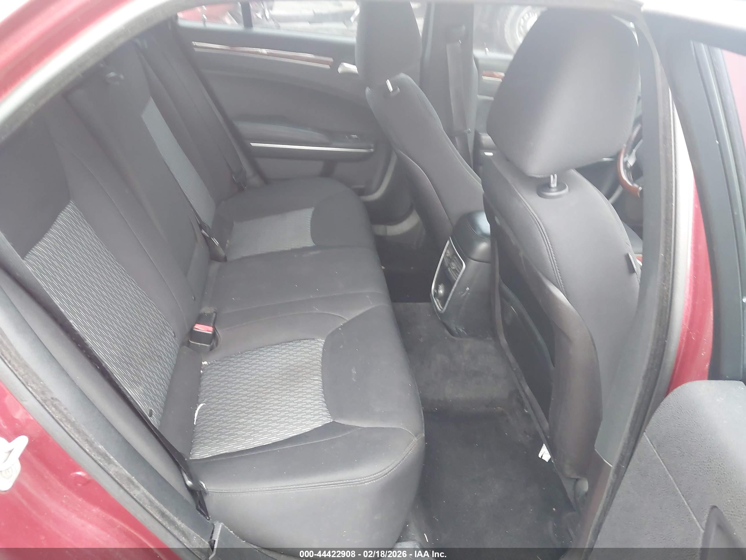 CHRYSLER 300 image 8