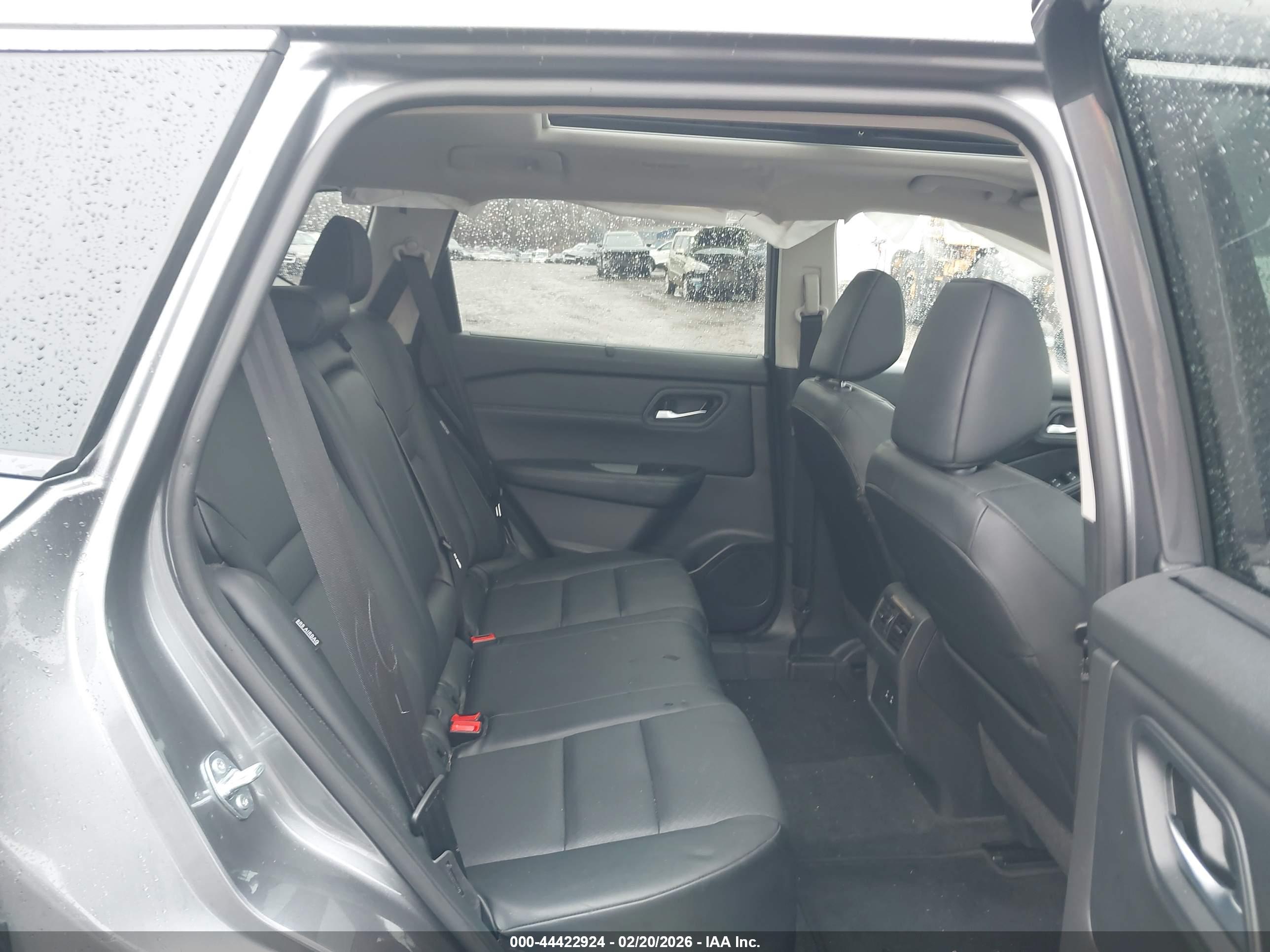 NISSAN ROGUE image 8