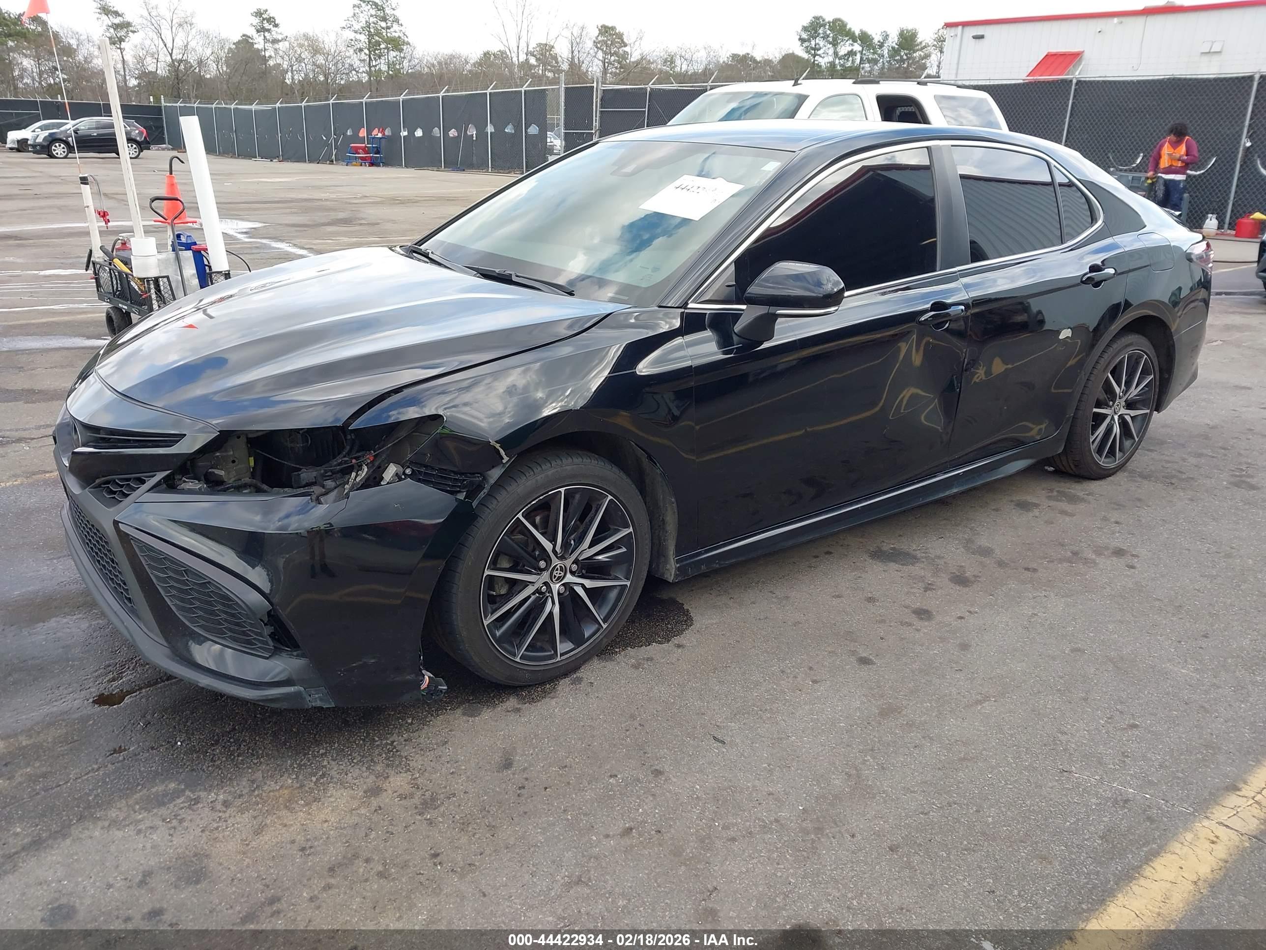 TOYOTA CAMRY image 2