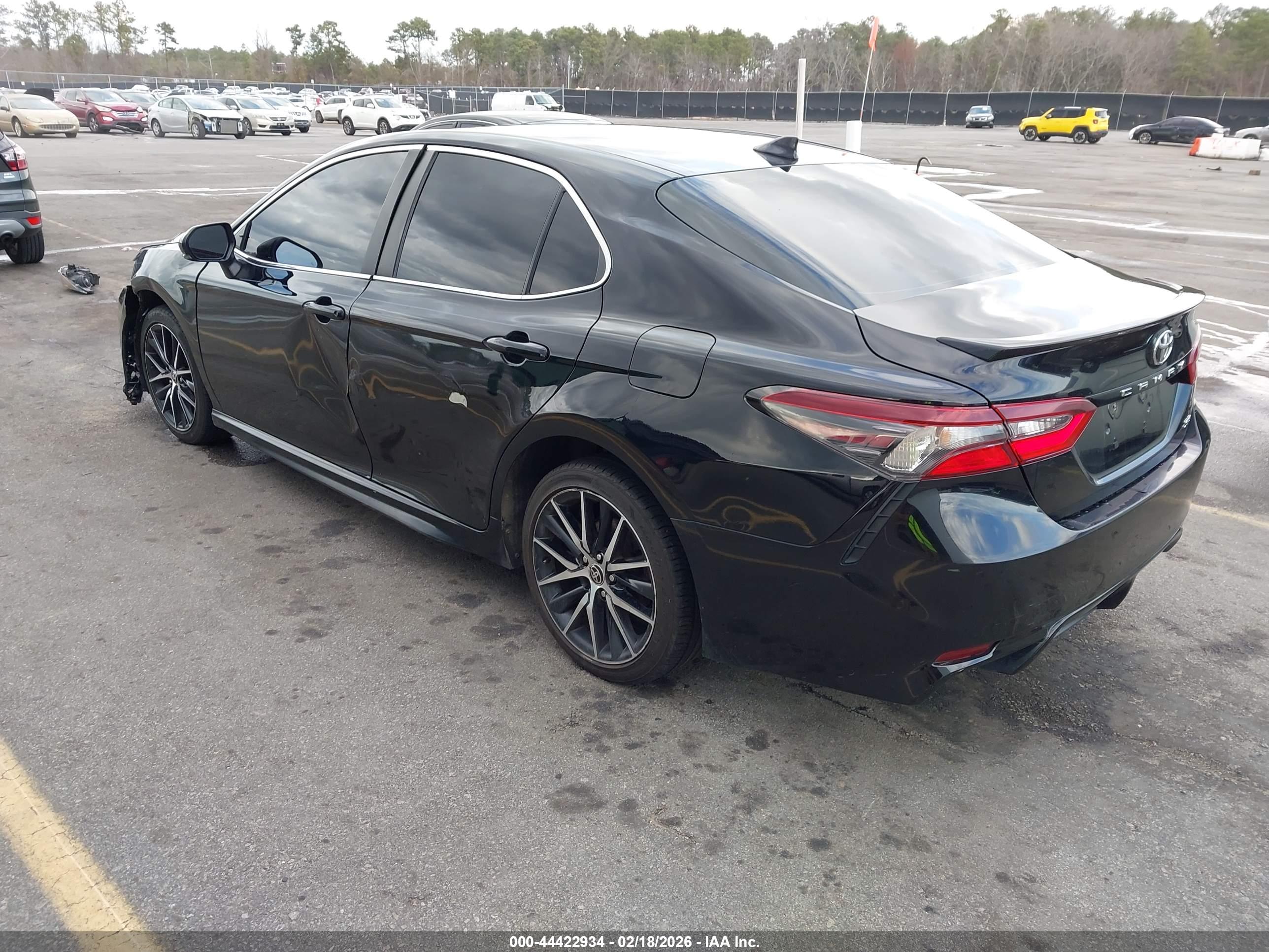 TOYOTA CAMRY image 3