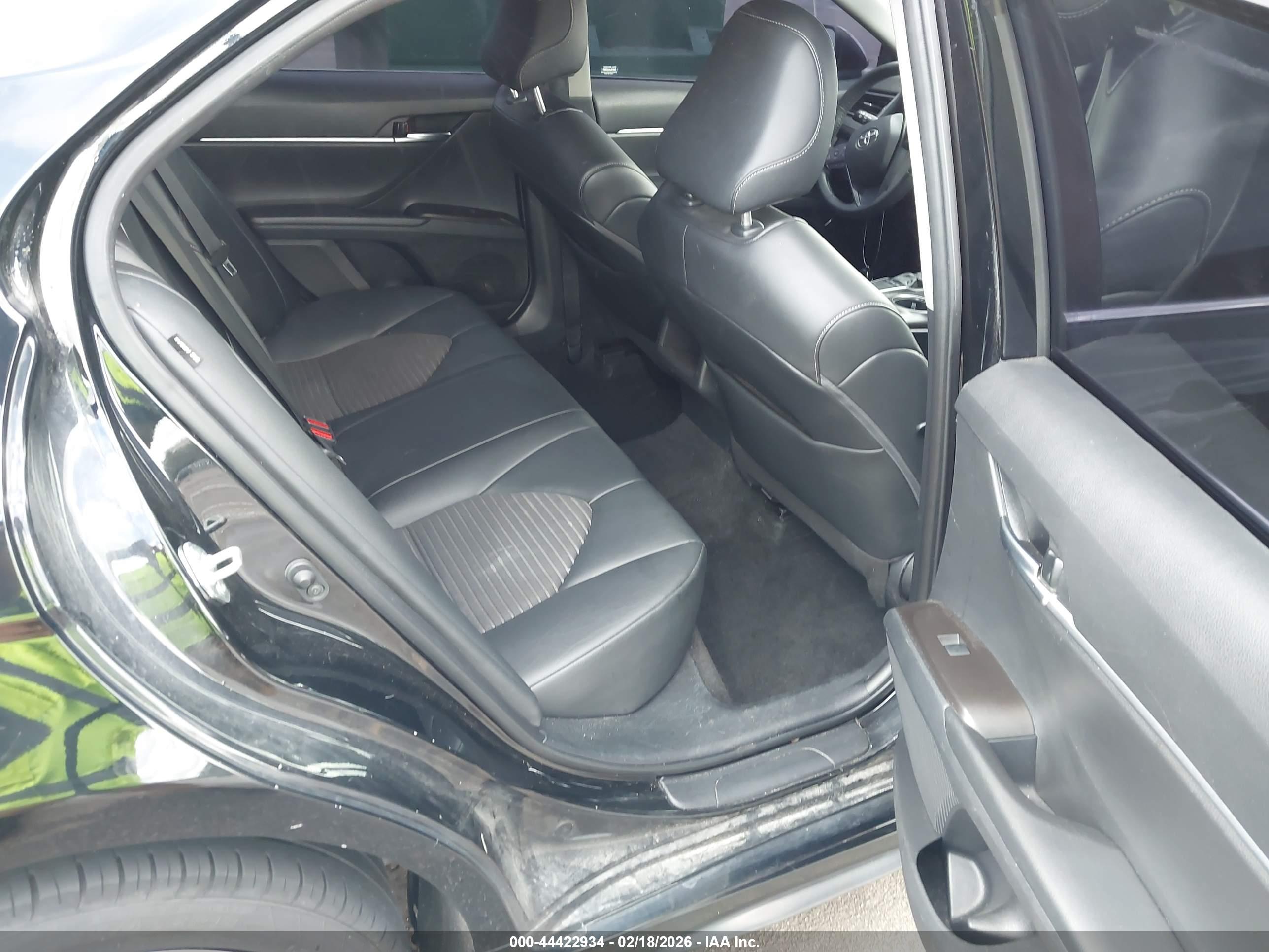 TOYOTA CAMRY image 8