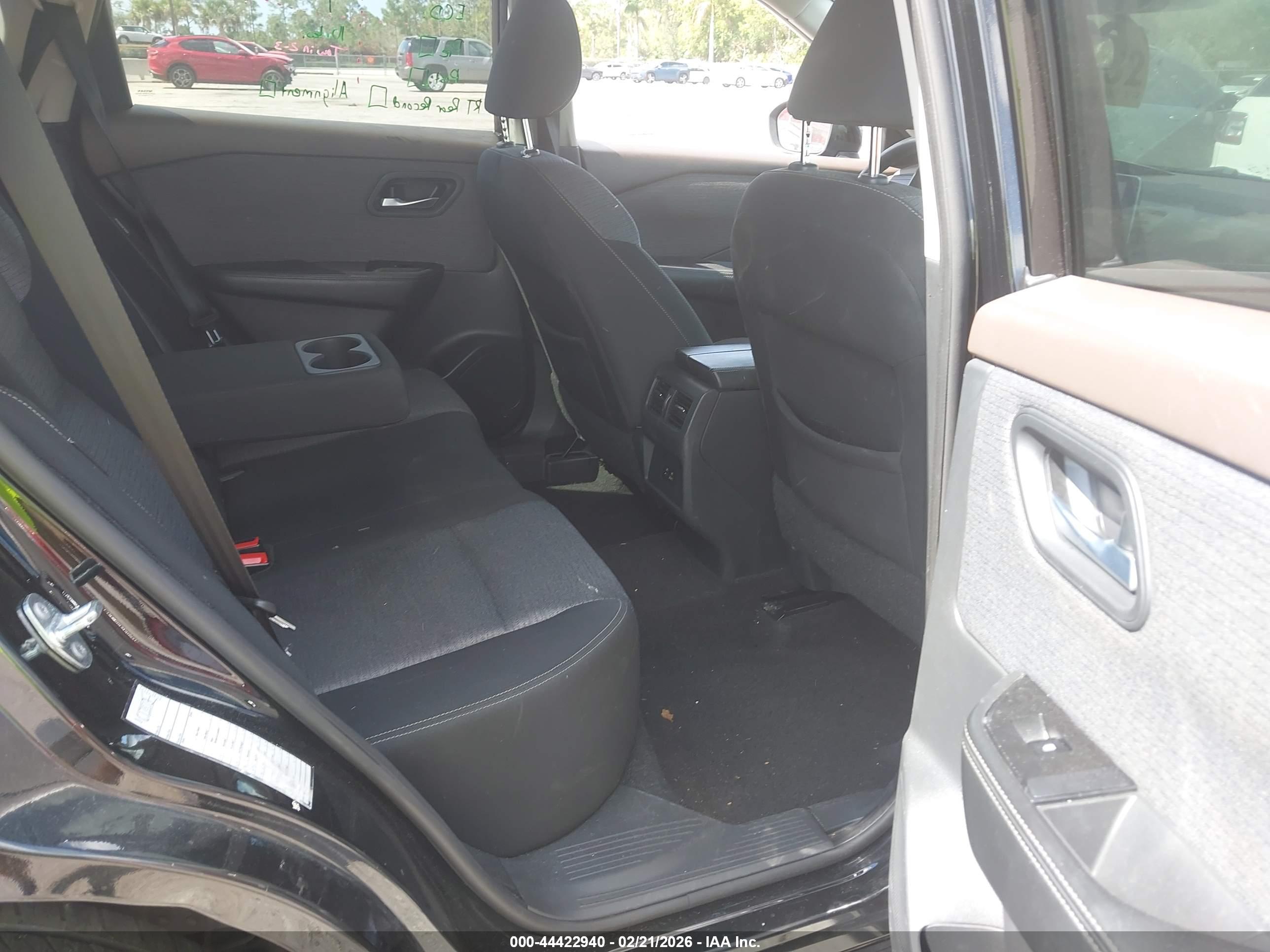 NISSAN ROGUE image 8