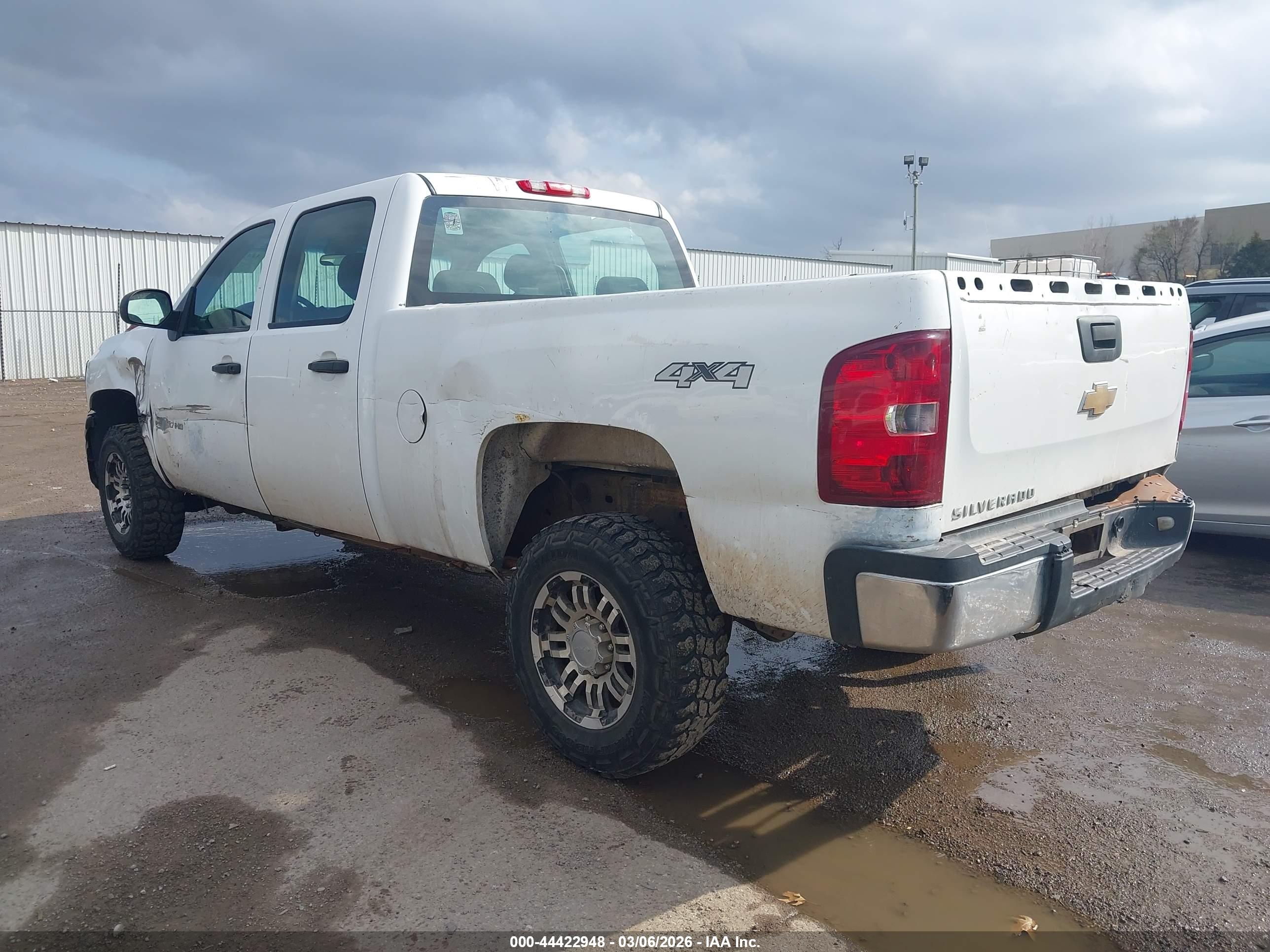 CHEVROLET SILVERADO image 3