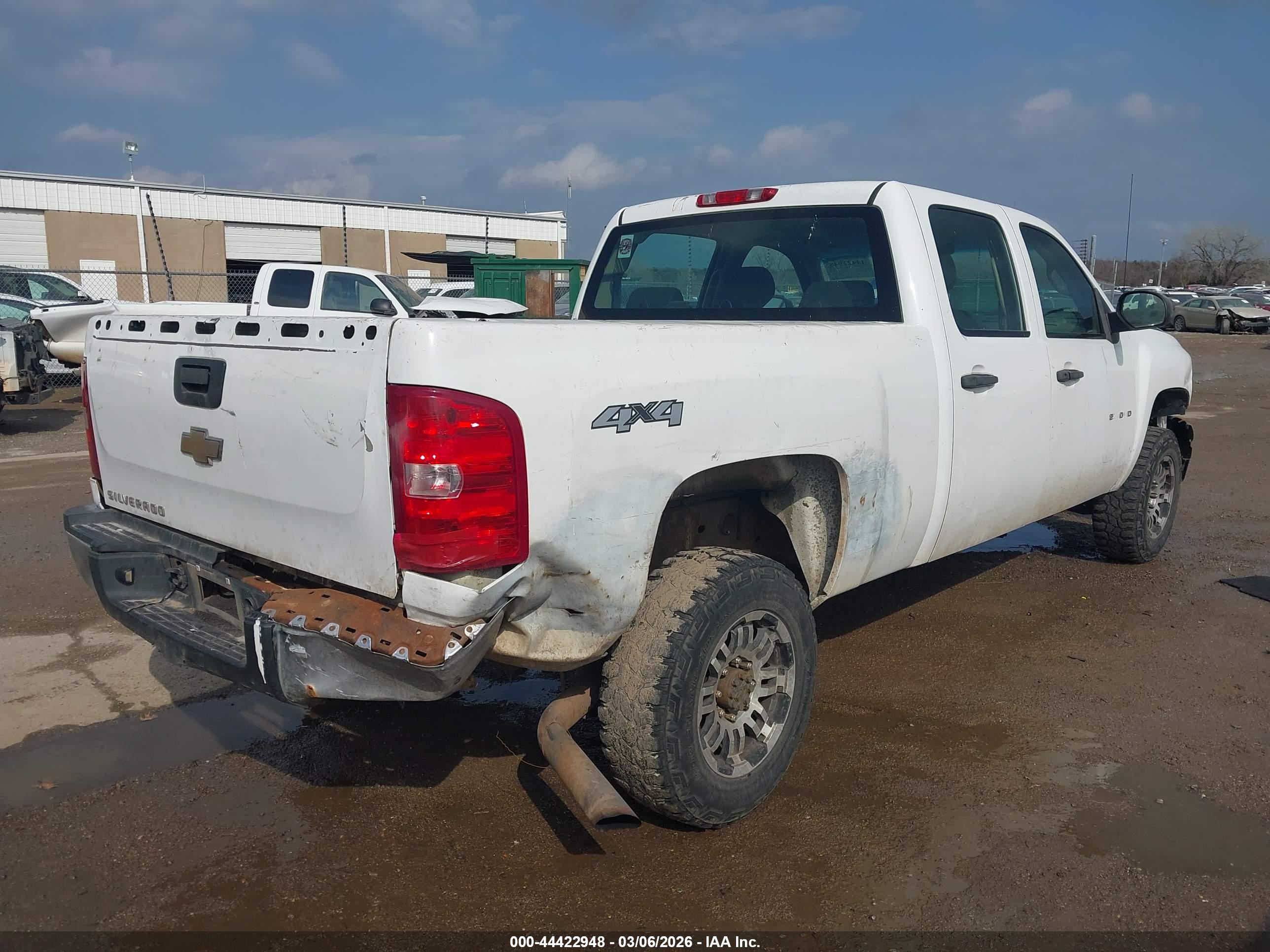 CHEVROLET SILVERADO image 4