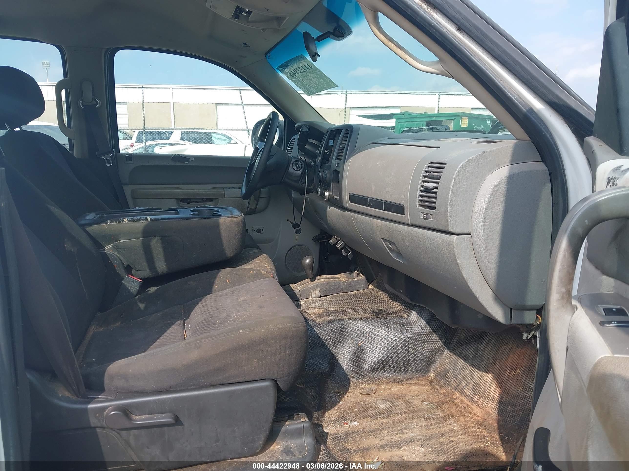 CHEVROLET SILVERADO image 5