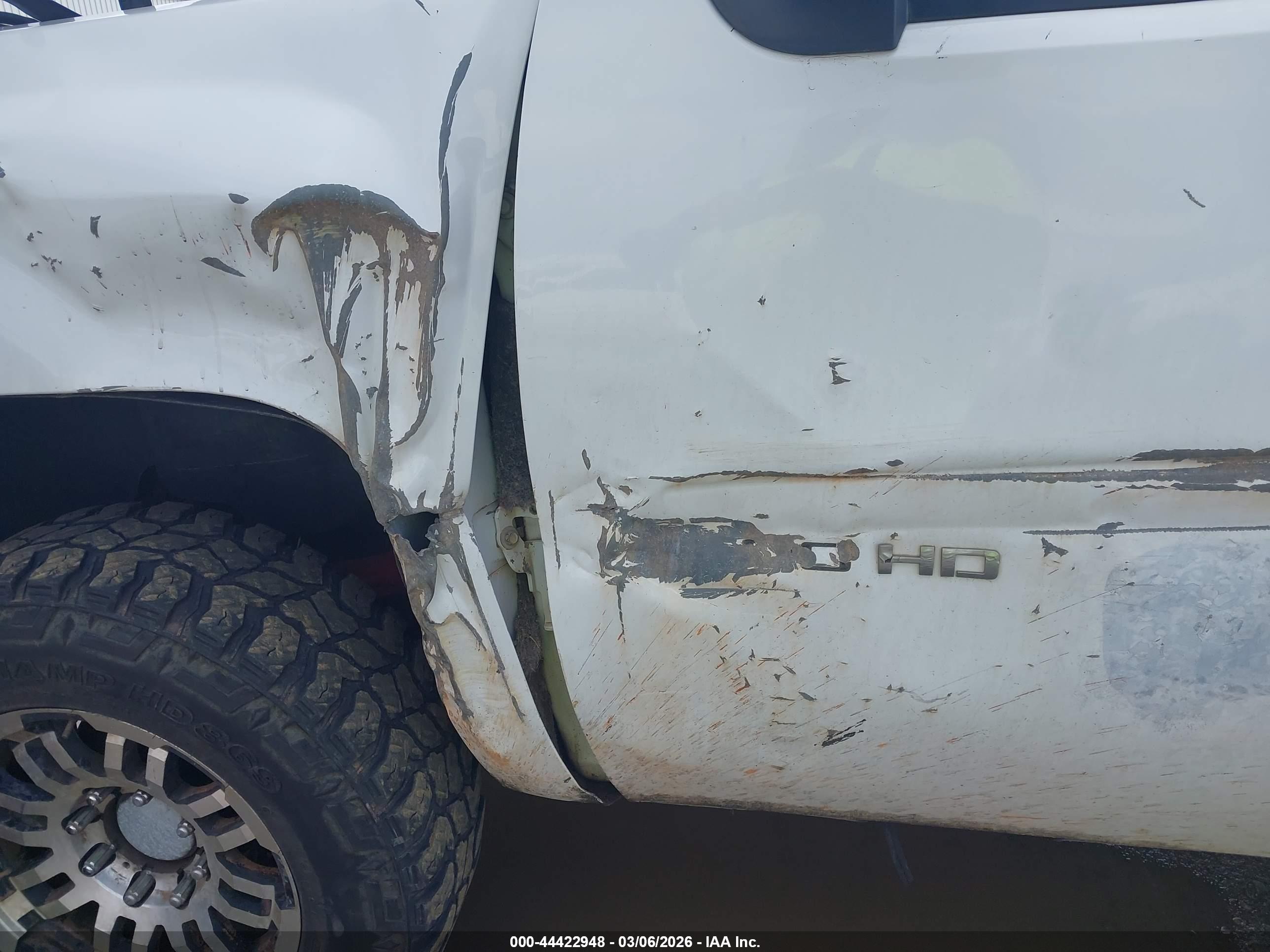 CHEVROLET SILVERADO image 6