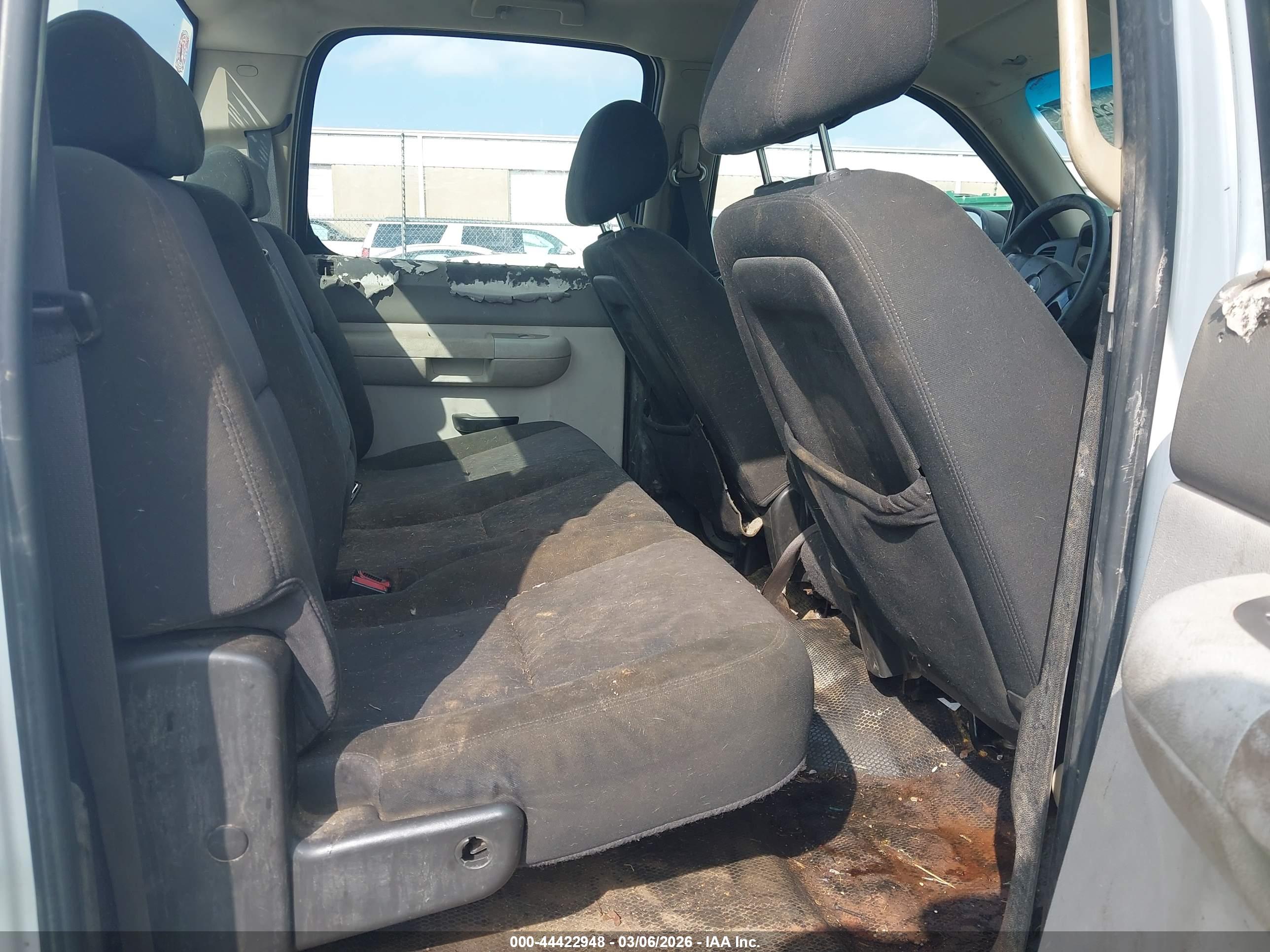 CHEVROLET SILVERADO image 8