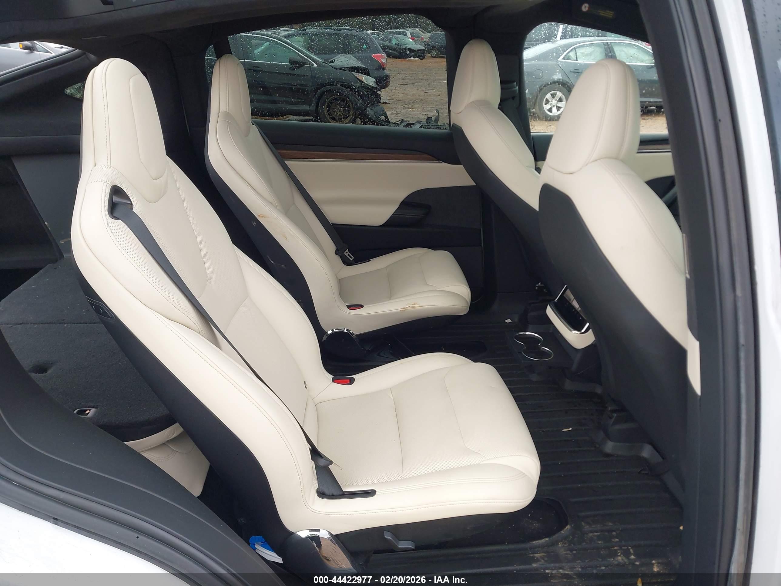 TESLA MODEL image 8