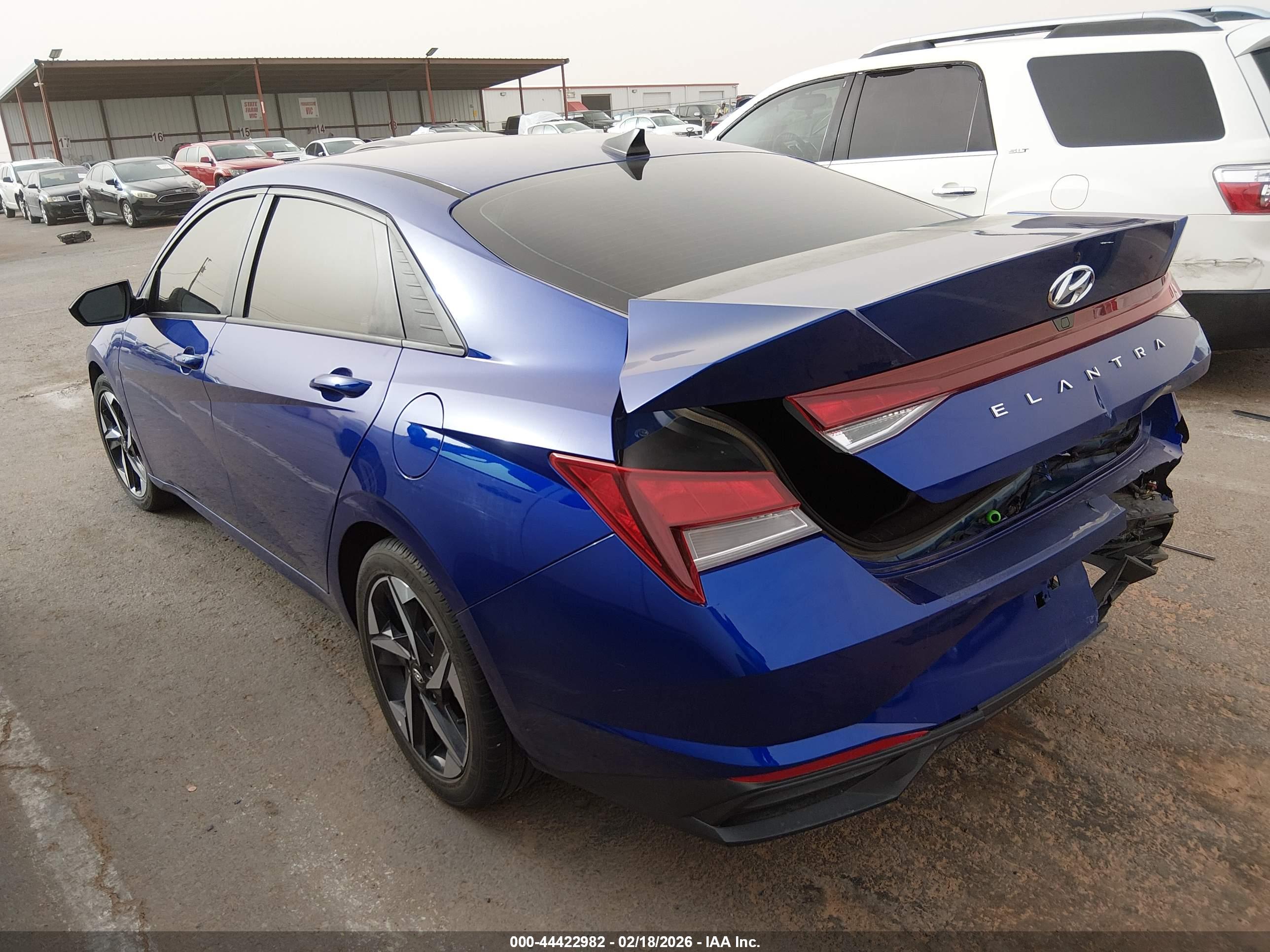HYUNDAI ELANTRA image 3