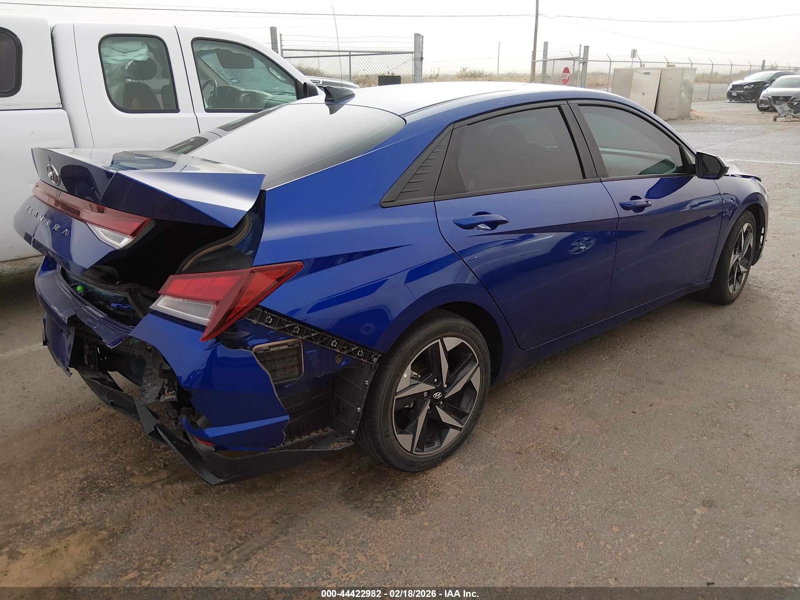 HYUNDAI ELANTRA image 4