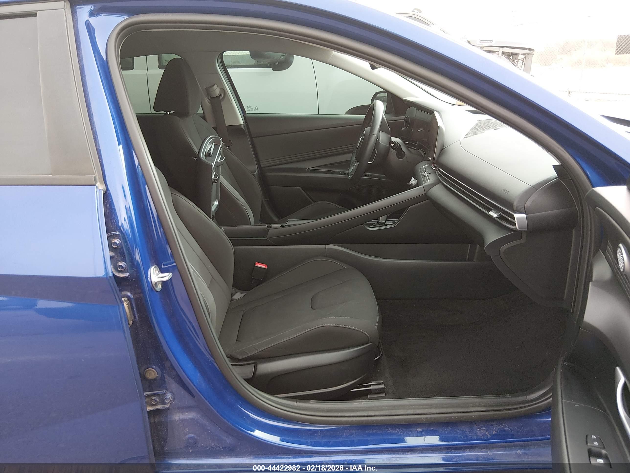 HYUNDAI ELANTRA image 5