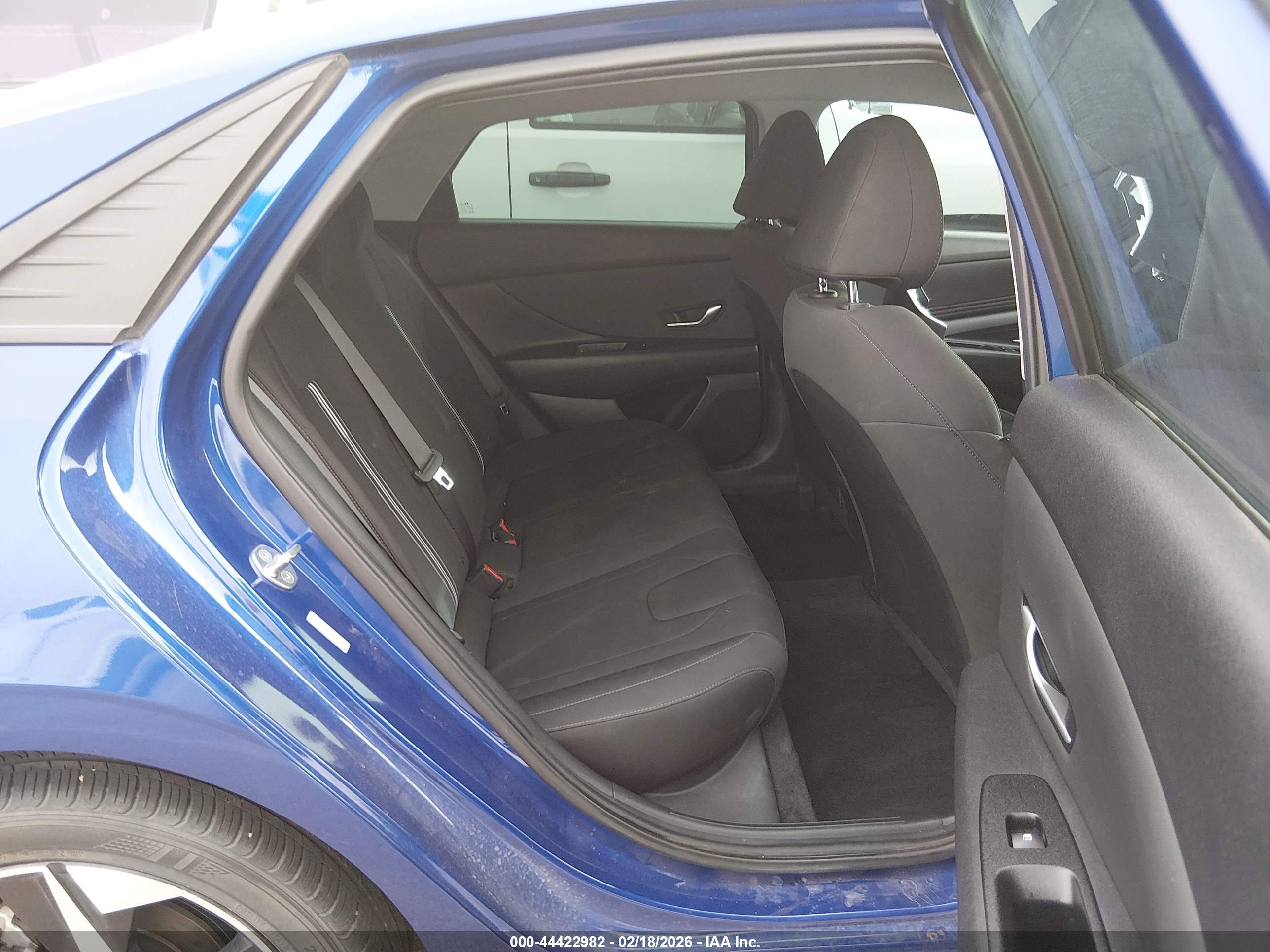 HYUNDAI ELANTRA image 8
