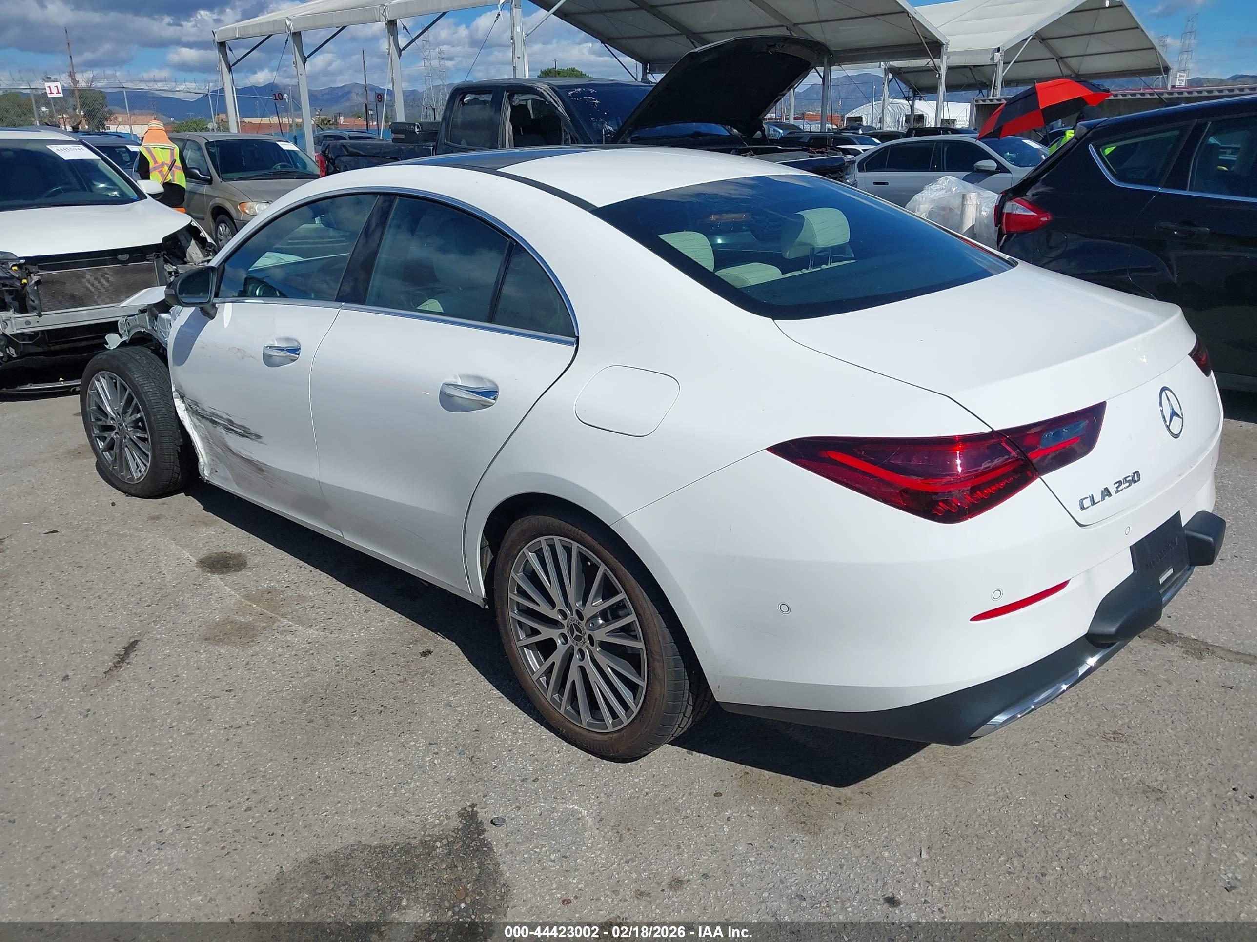 MERCEDES-BENZ CLA image 3