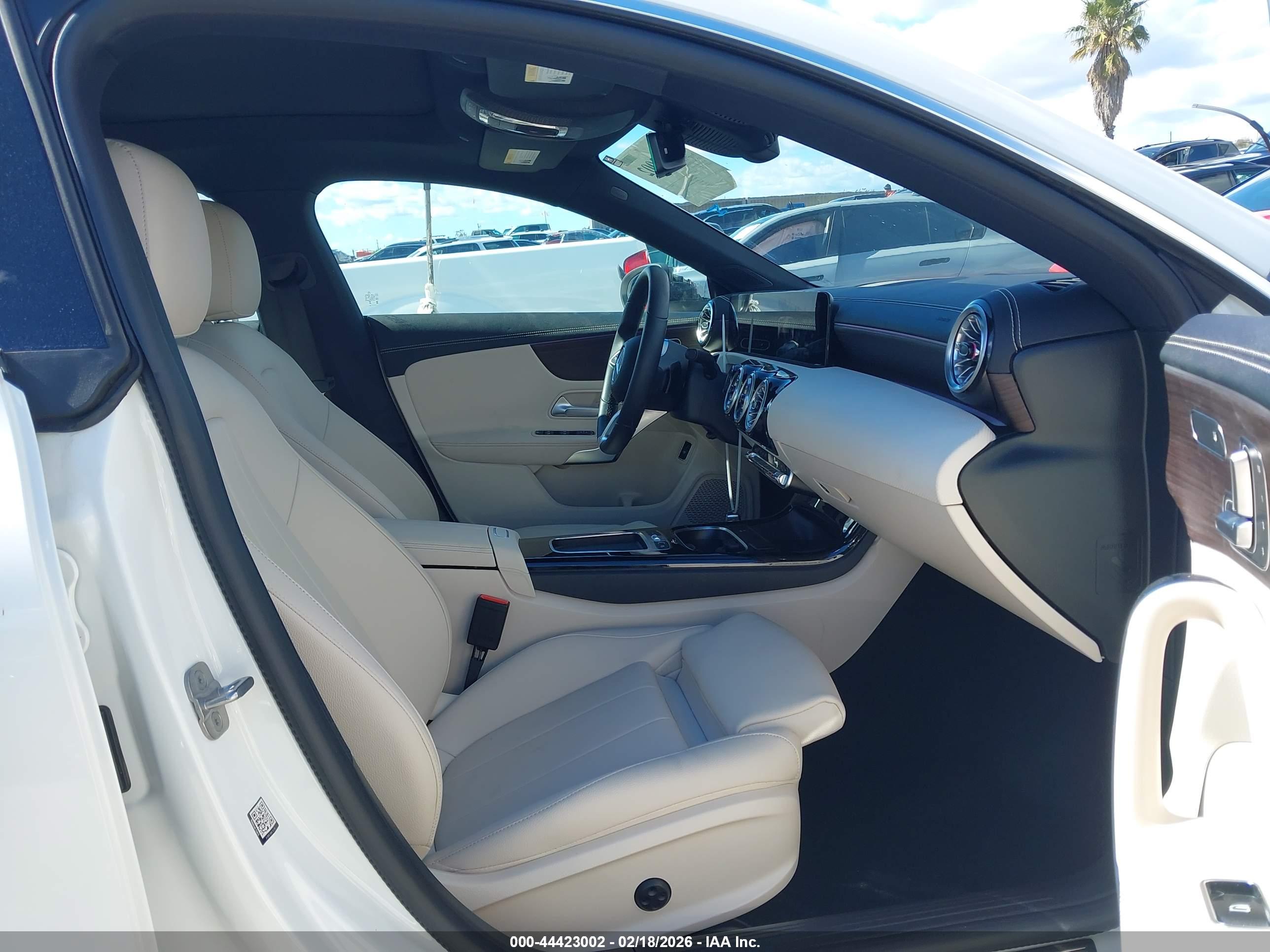 MERCEDES-BENZ CLA image 5
