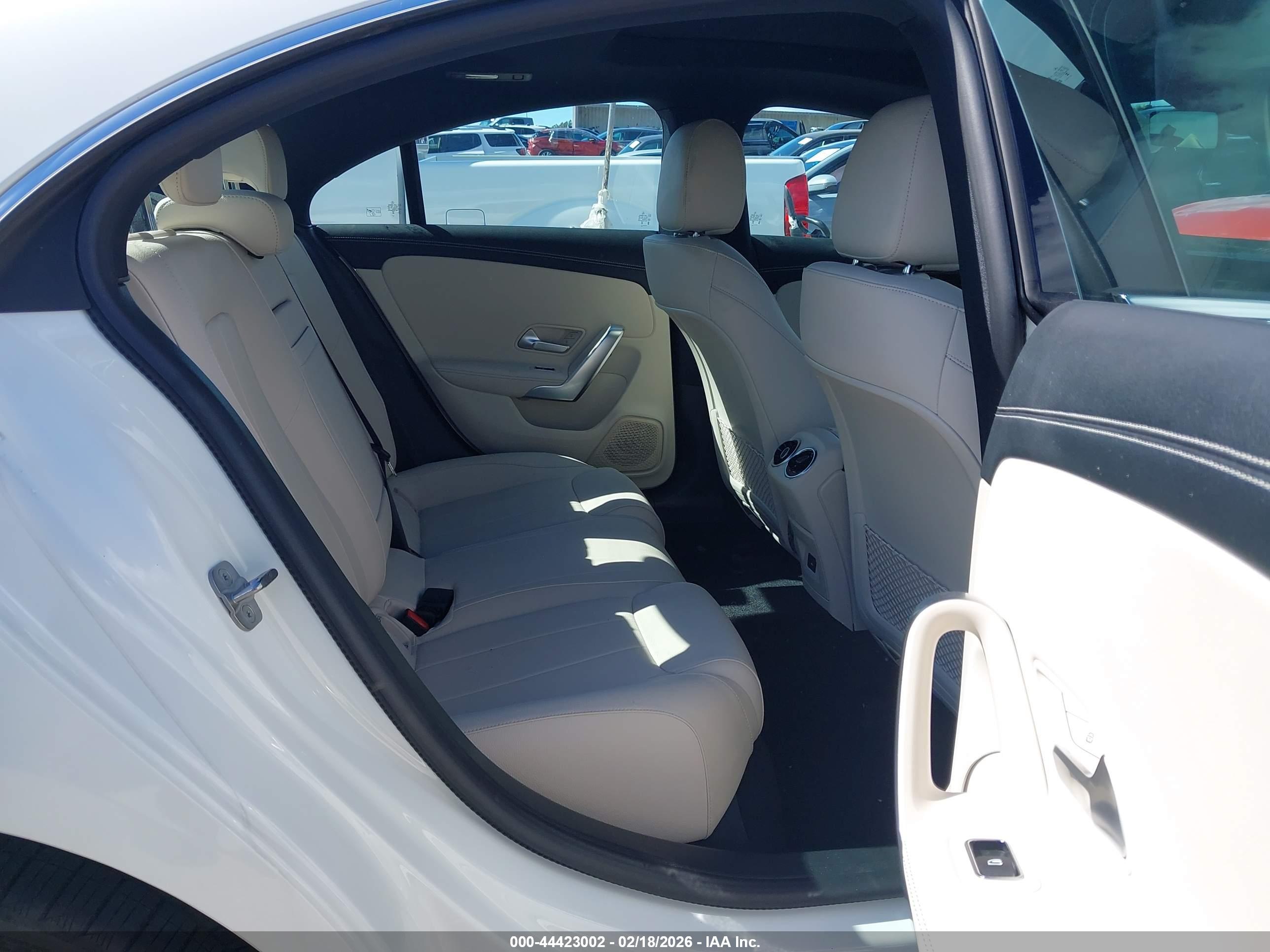 MERCEDES-BENZ CLA image 8