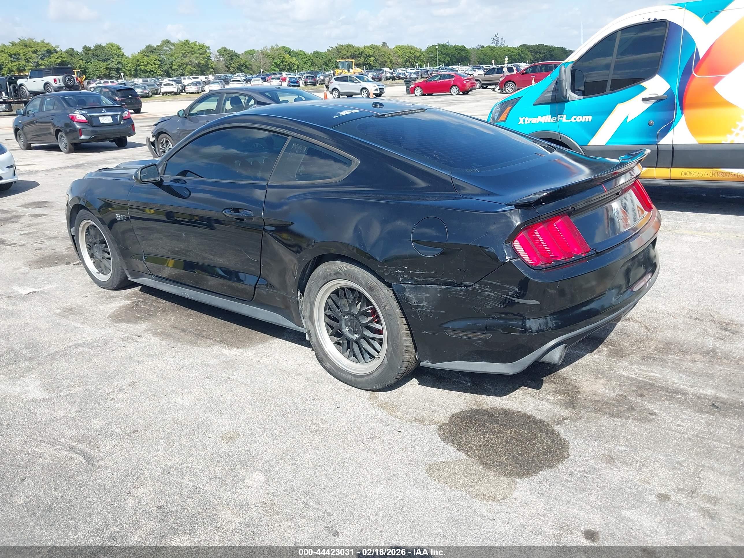 FORD MUSTANG image 3