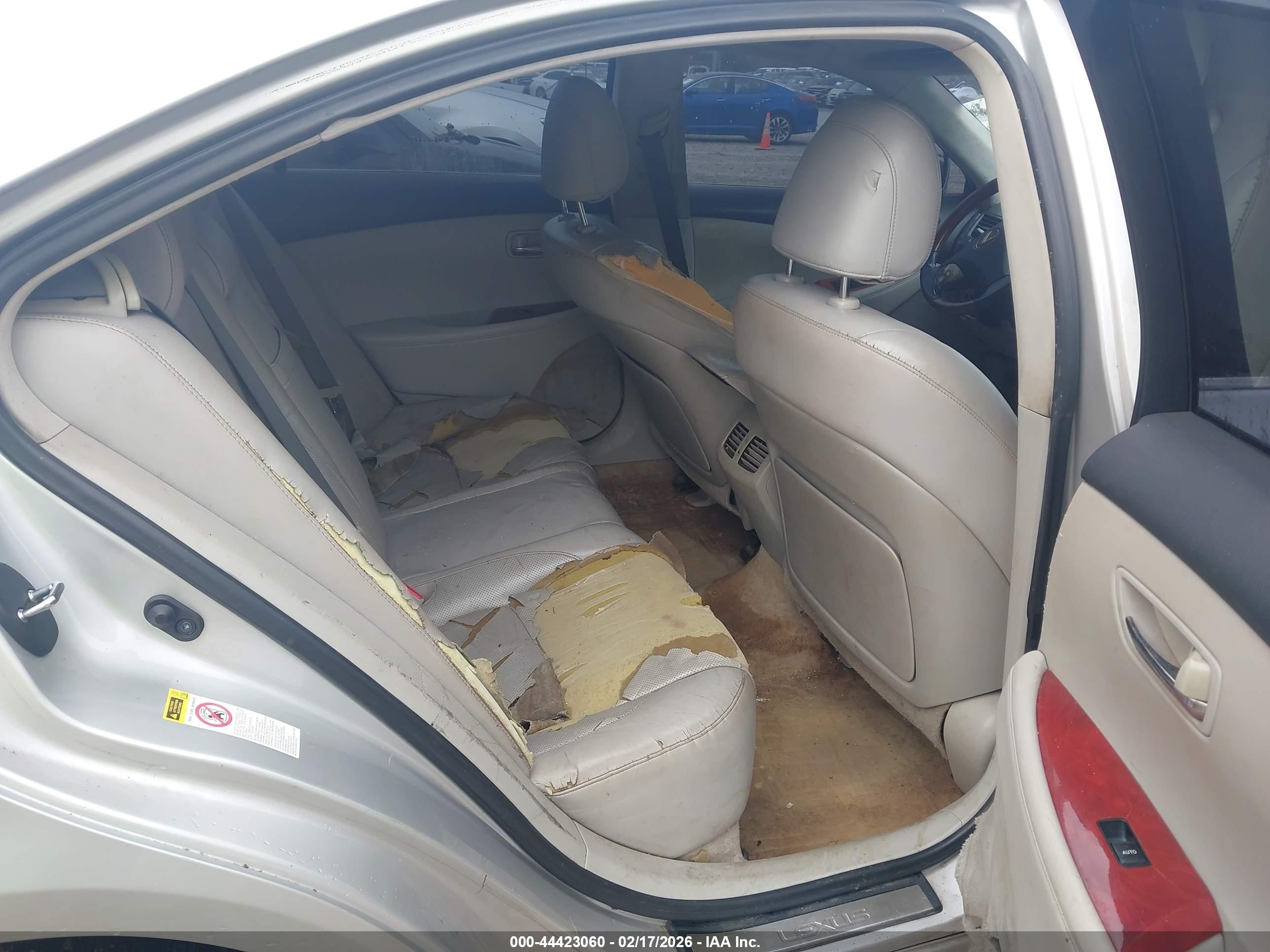 LEXUS ES image 8