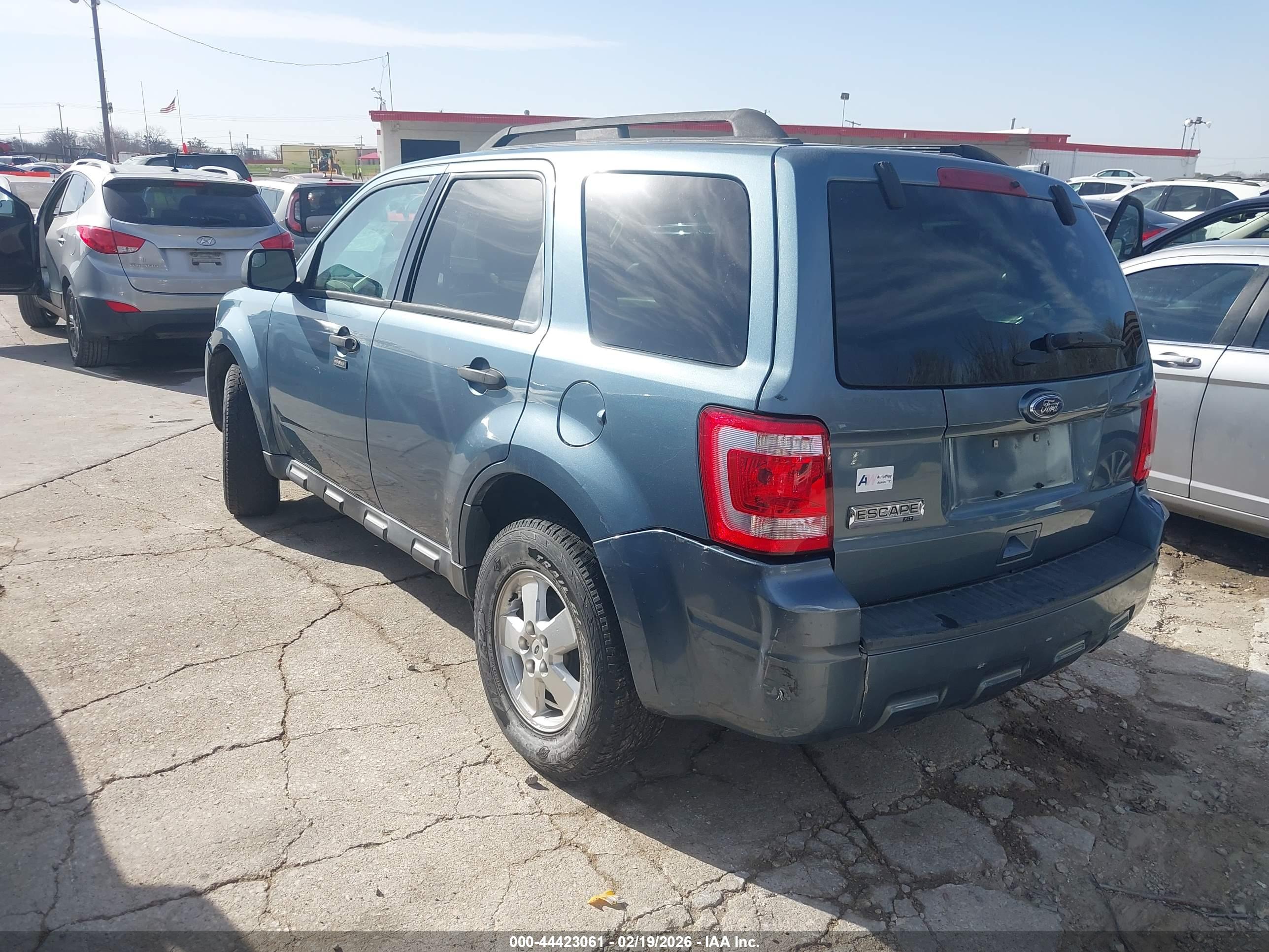 FORD ESCAPE image 3