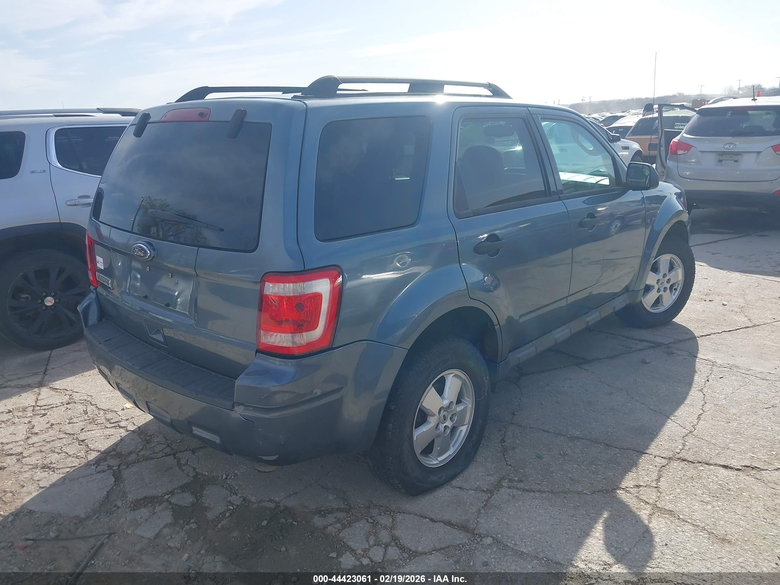 FORD ESCAPE image 4