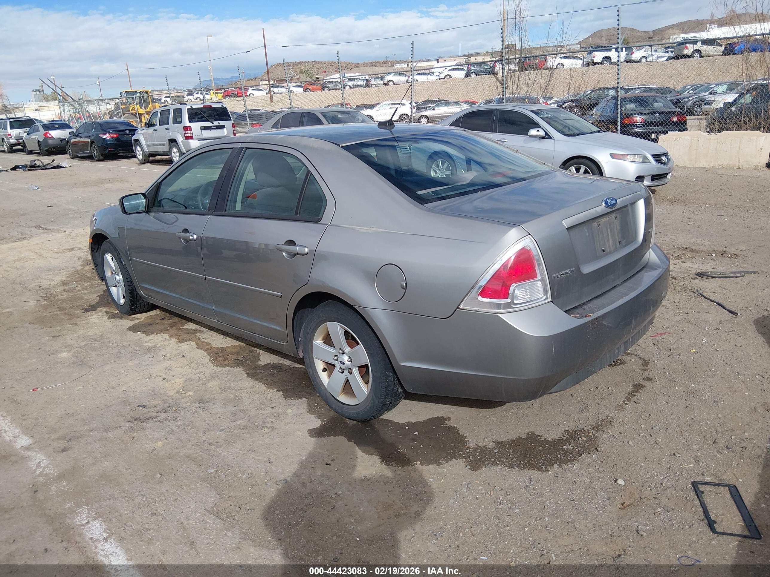 FORD FUSION image 3