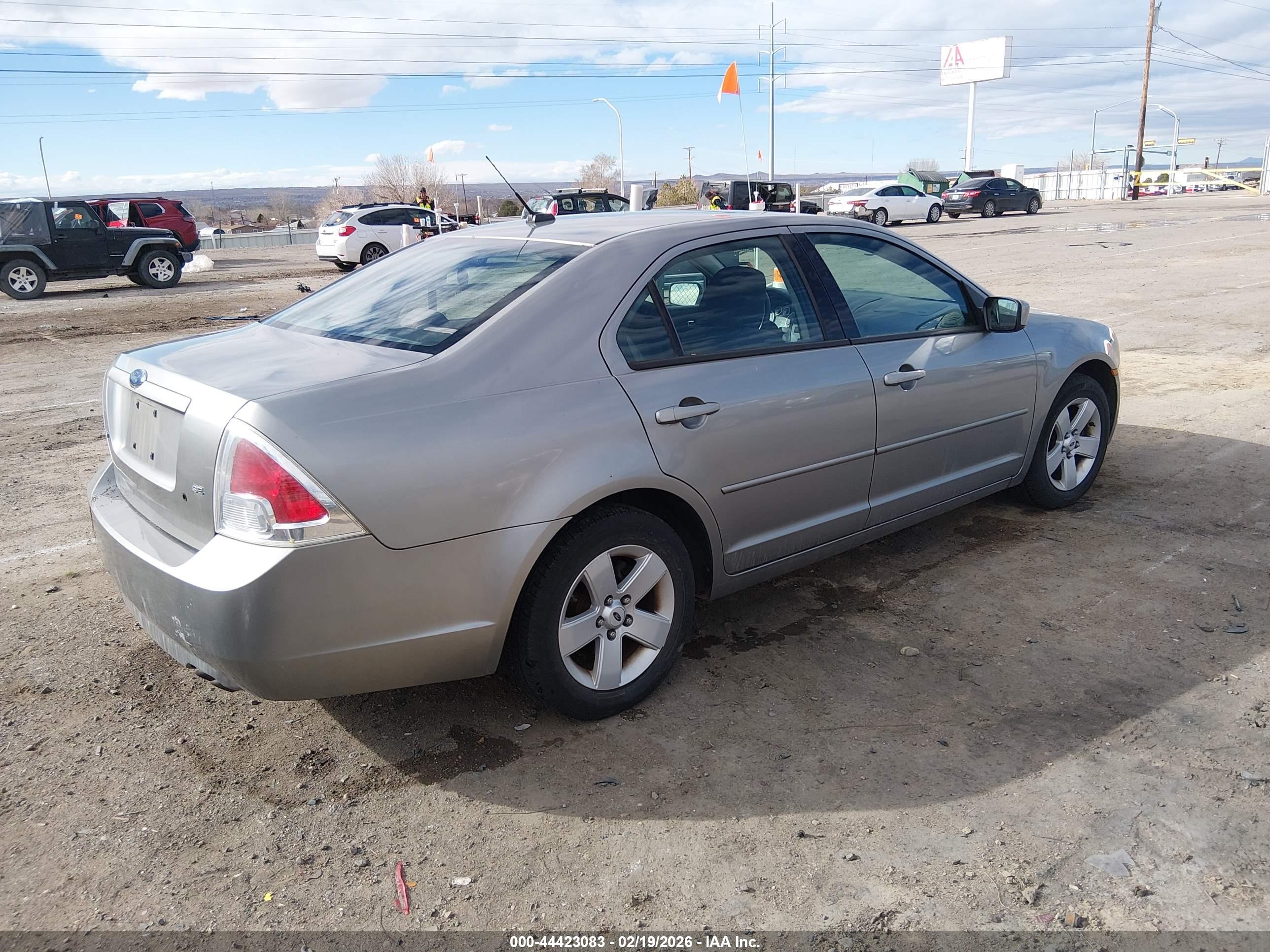 FORD FUSION image 4