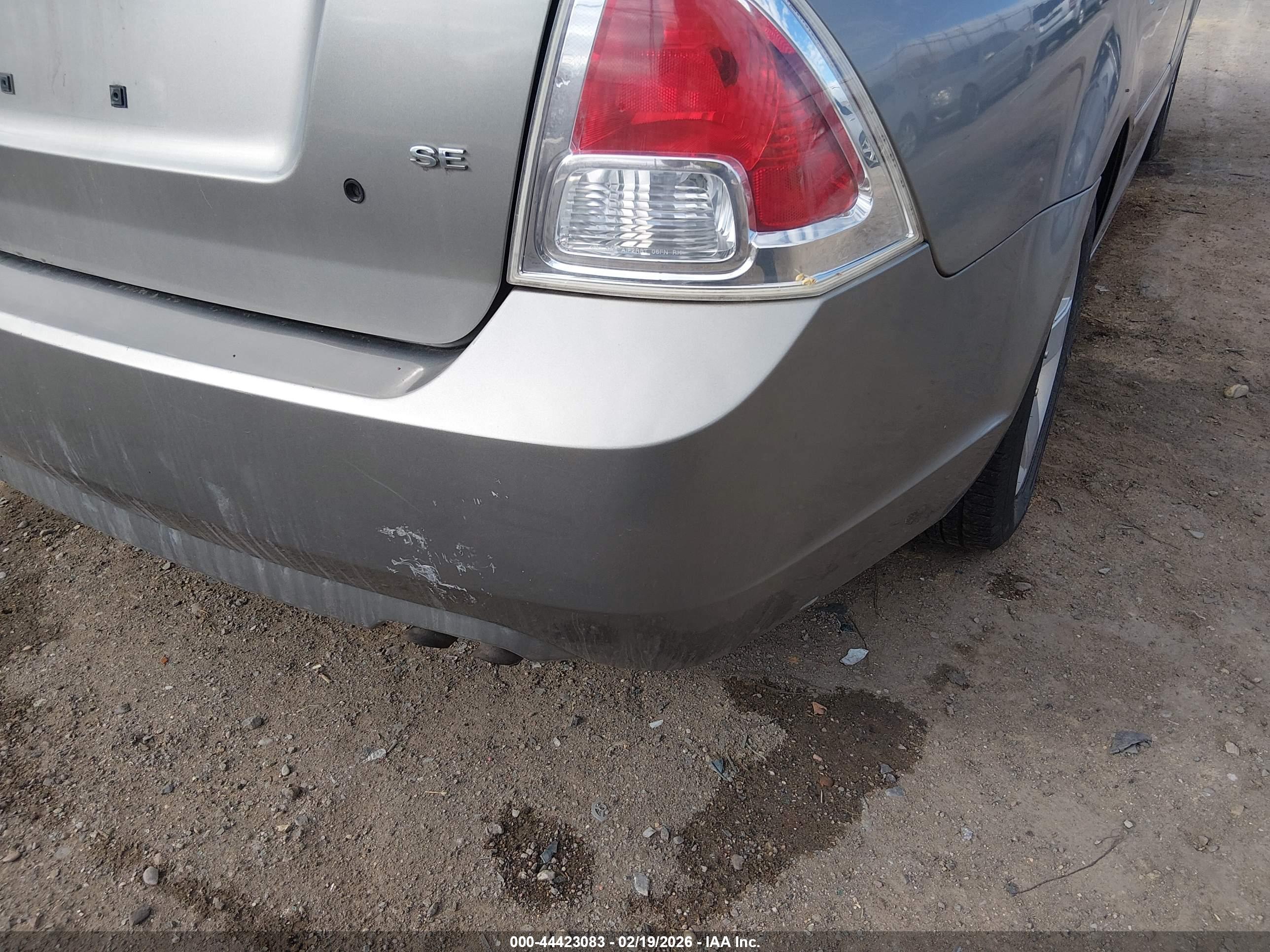 FORD FUSION image 6