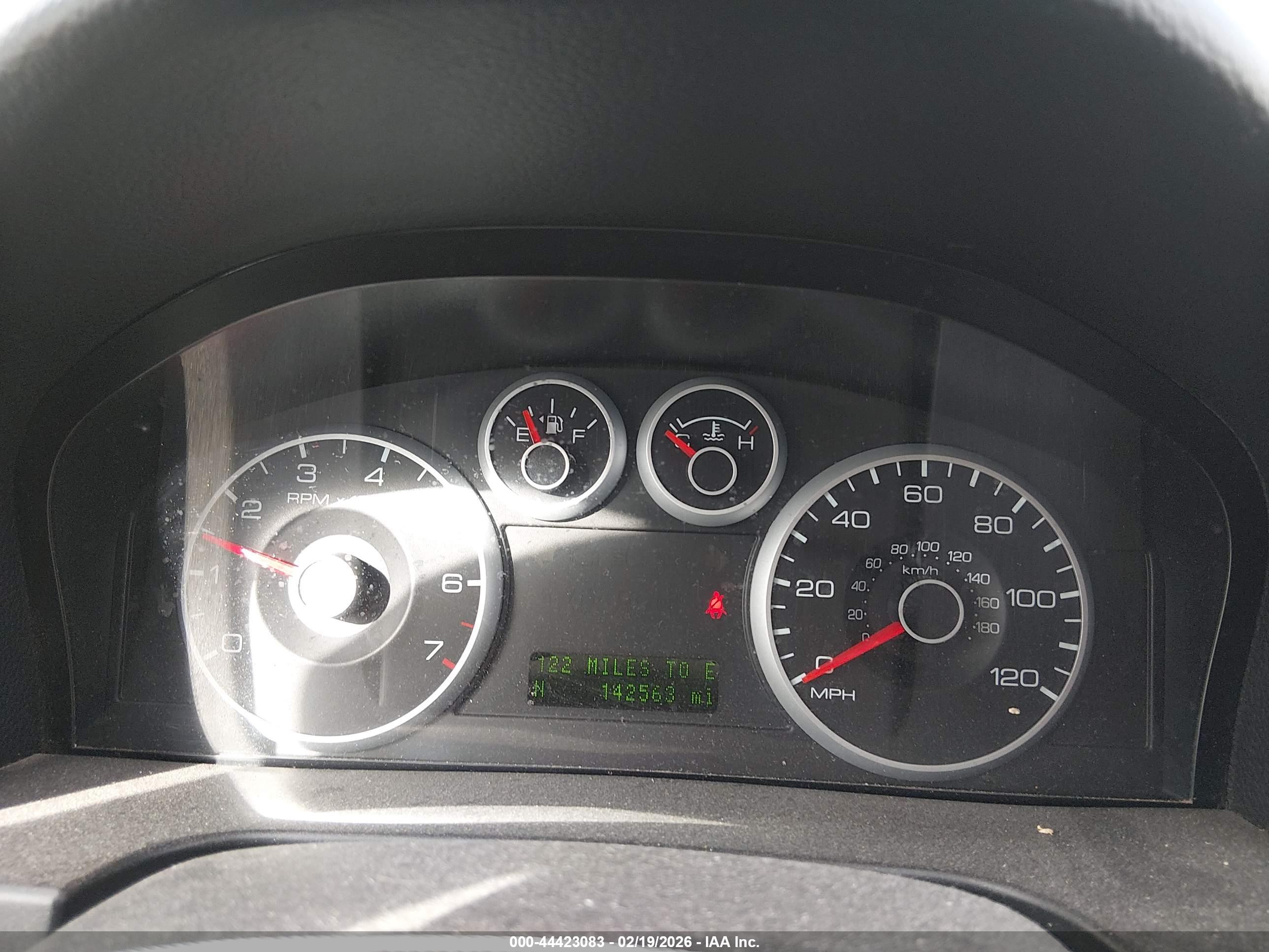 FORD FUSION image 7