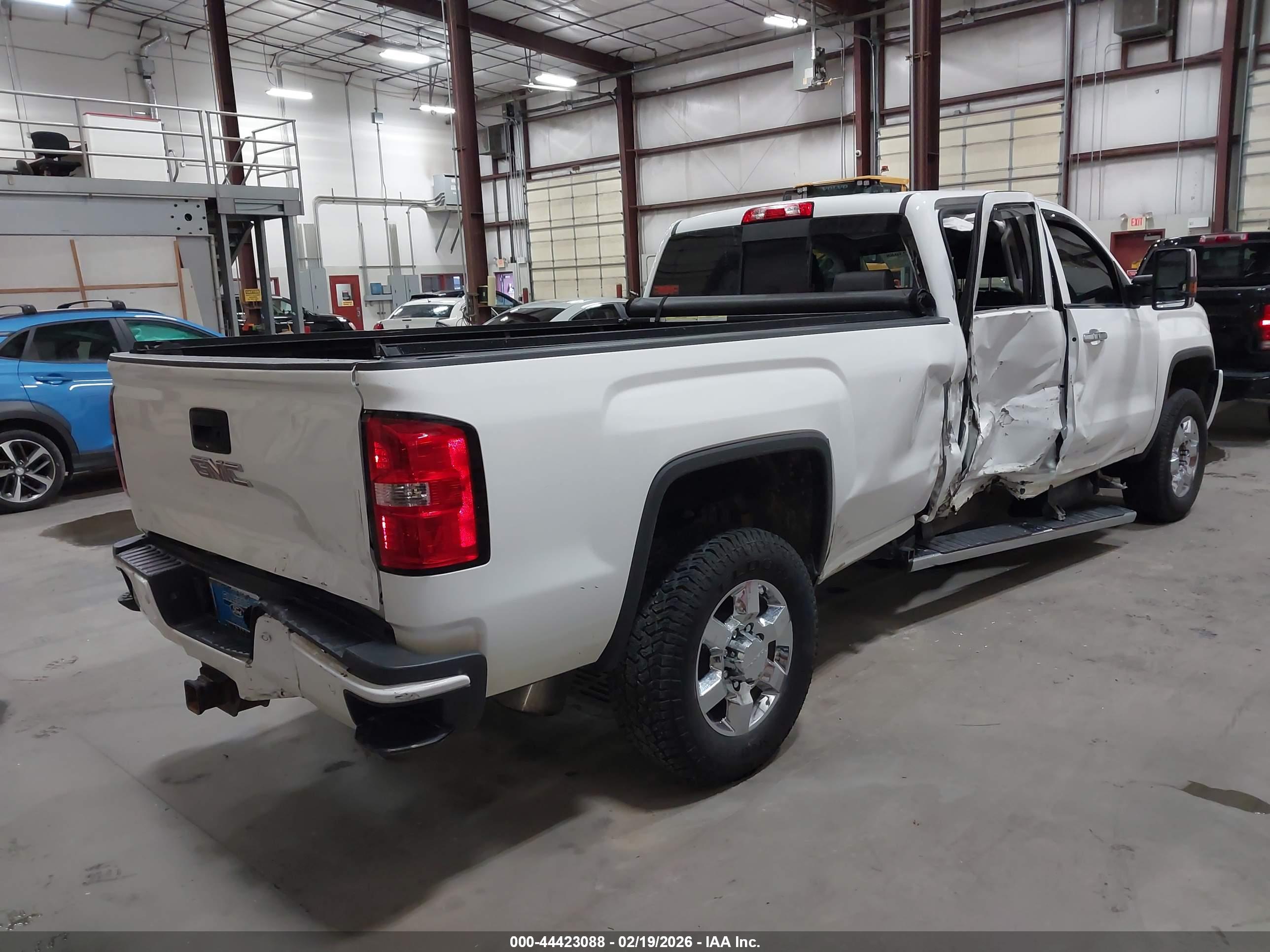 GMC SIERRA image 4