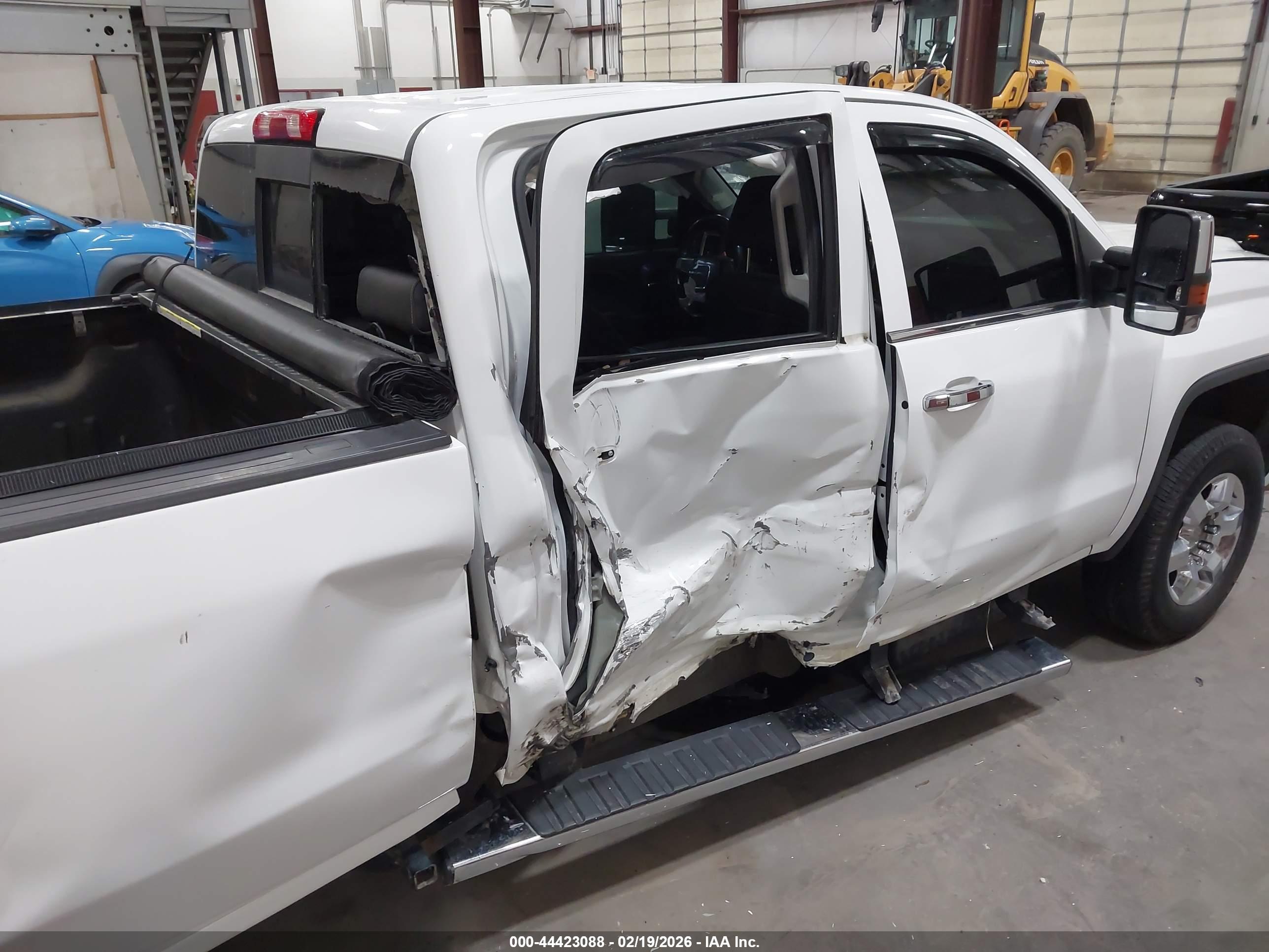 GMC SIERRA image 6