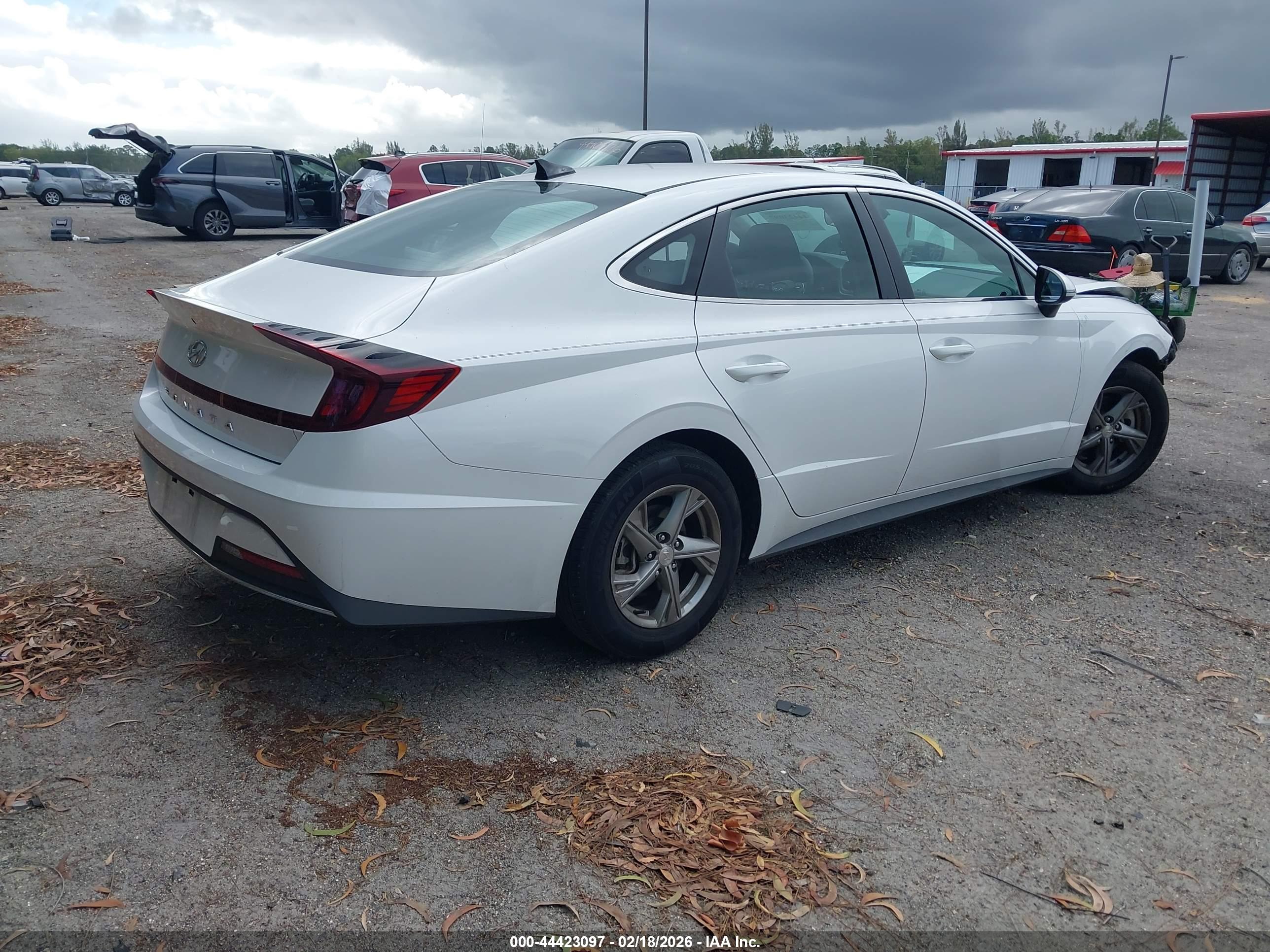HYUNDAI SONATA image 4