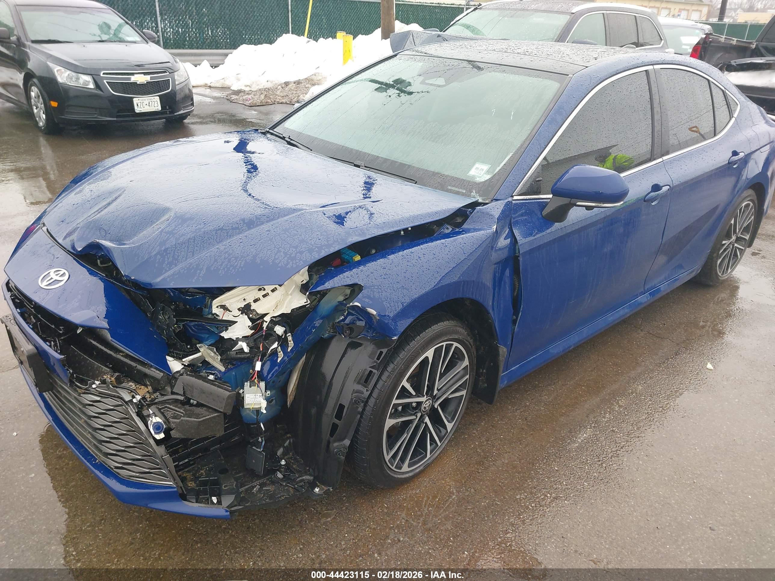 TOYOTA CAMRY image 2