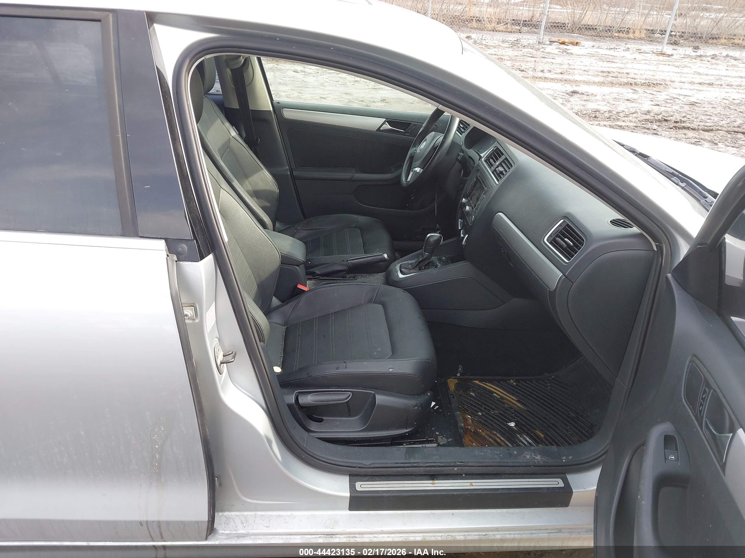 VOLKSWAGEN JETTA image 5