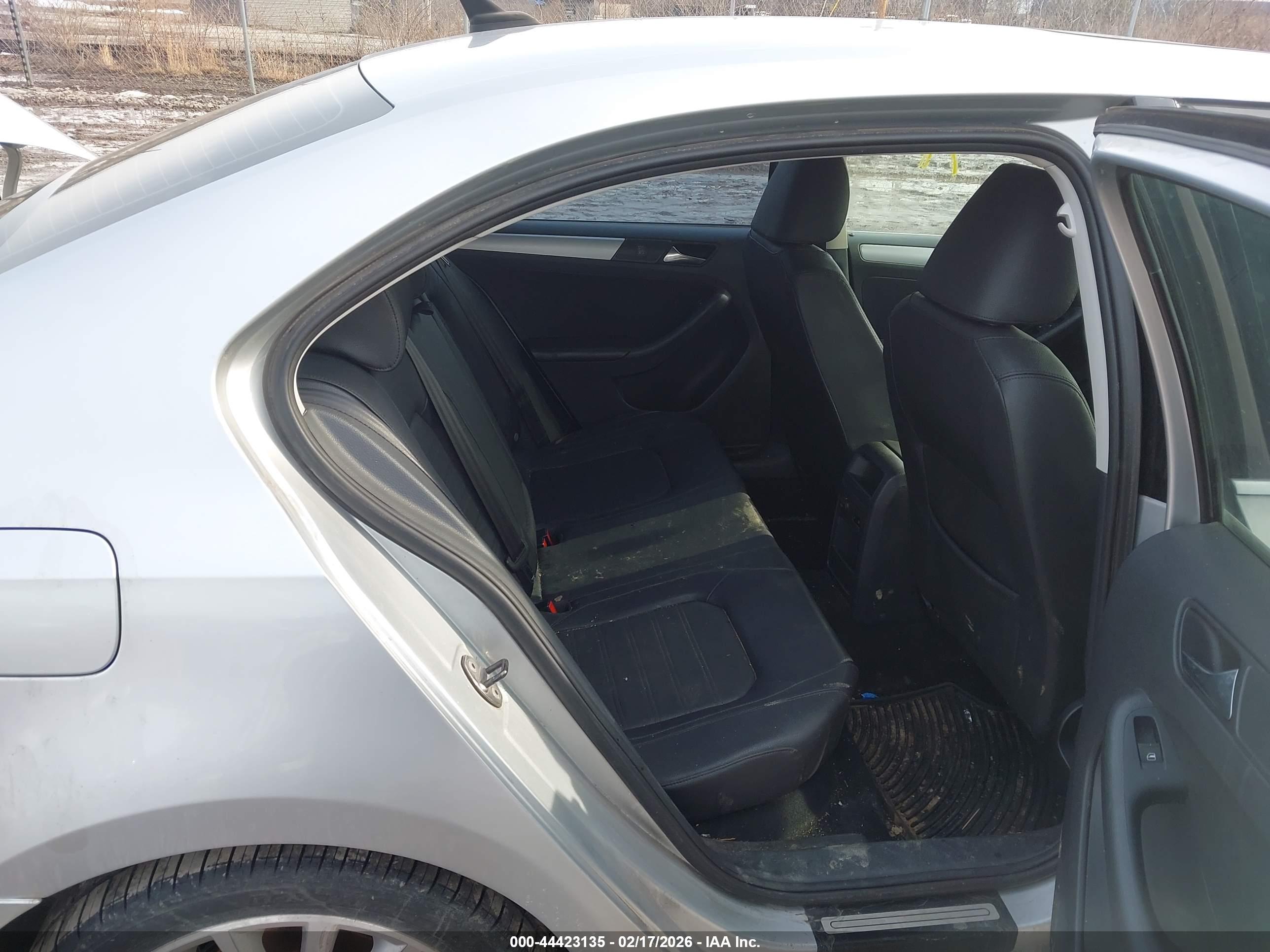 VOLKSWAGEN JETTA image 8