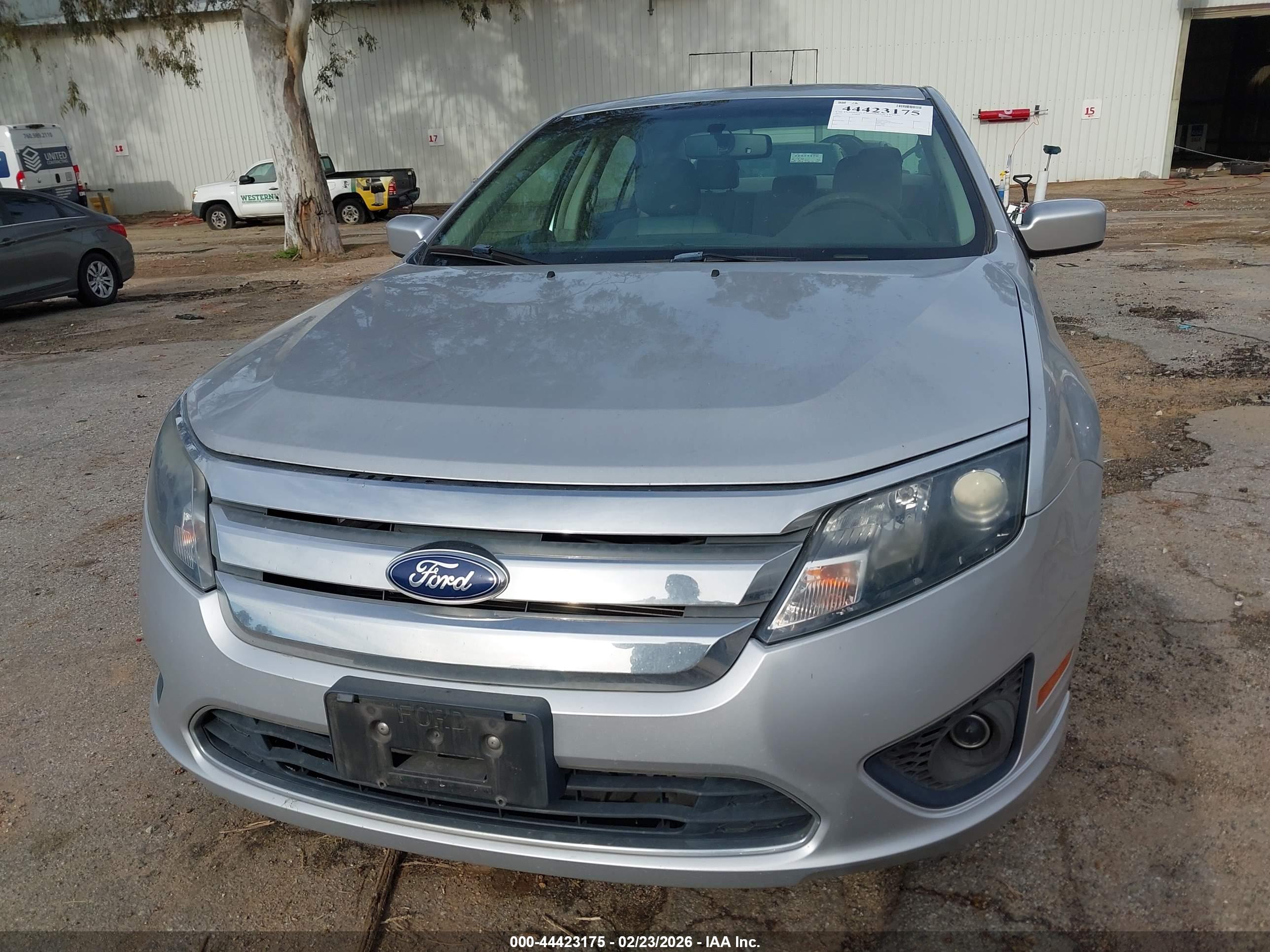 FORD FUSION image 6