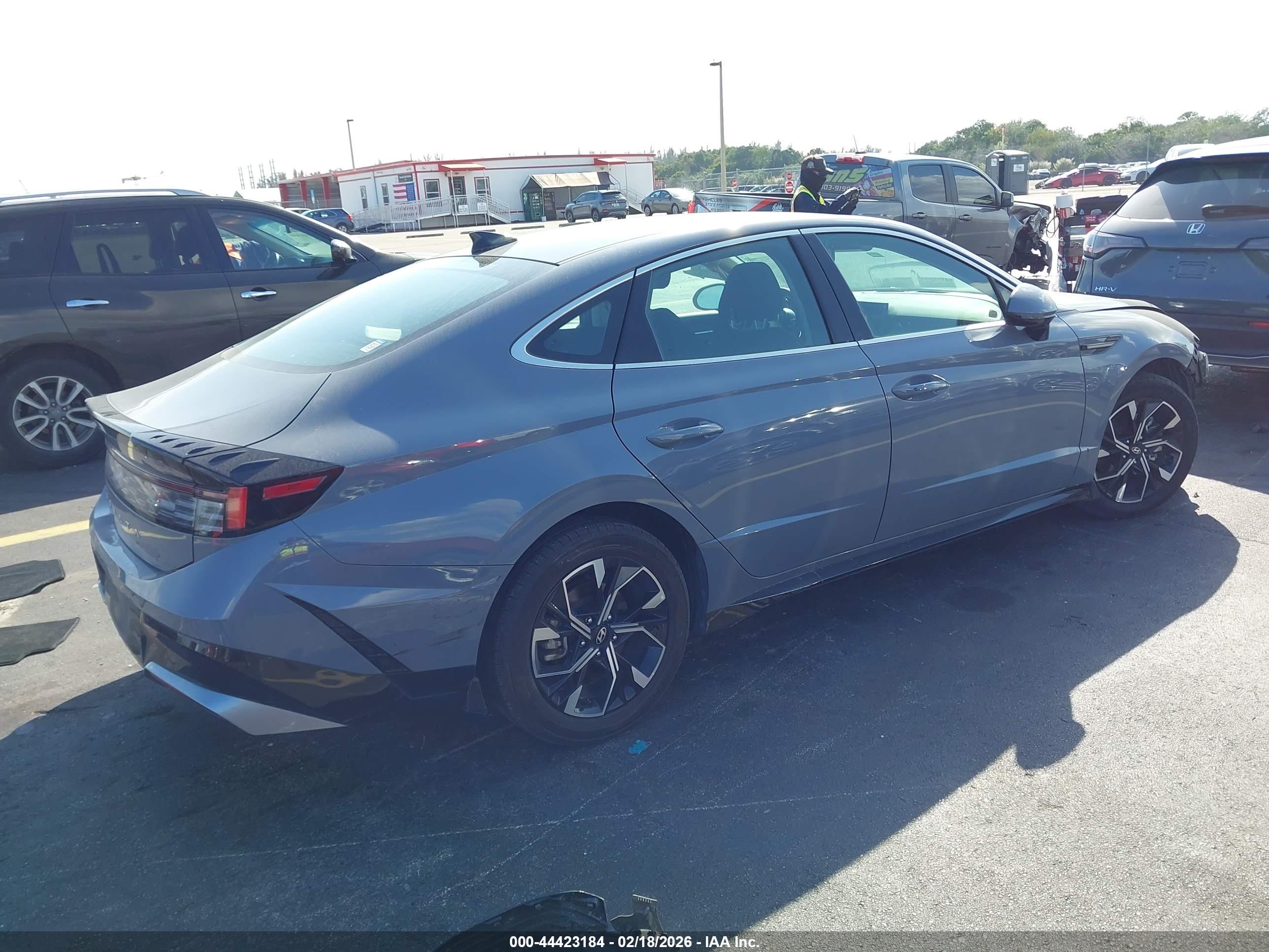 HYUNDAI SONATA image 4