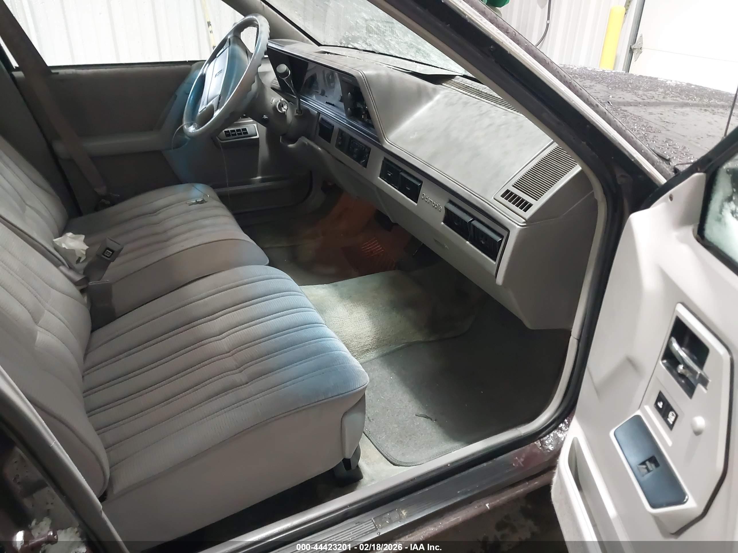 OLDSMOBILE CUTLASS image 5