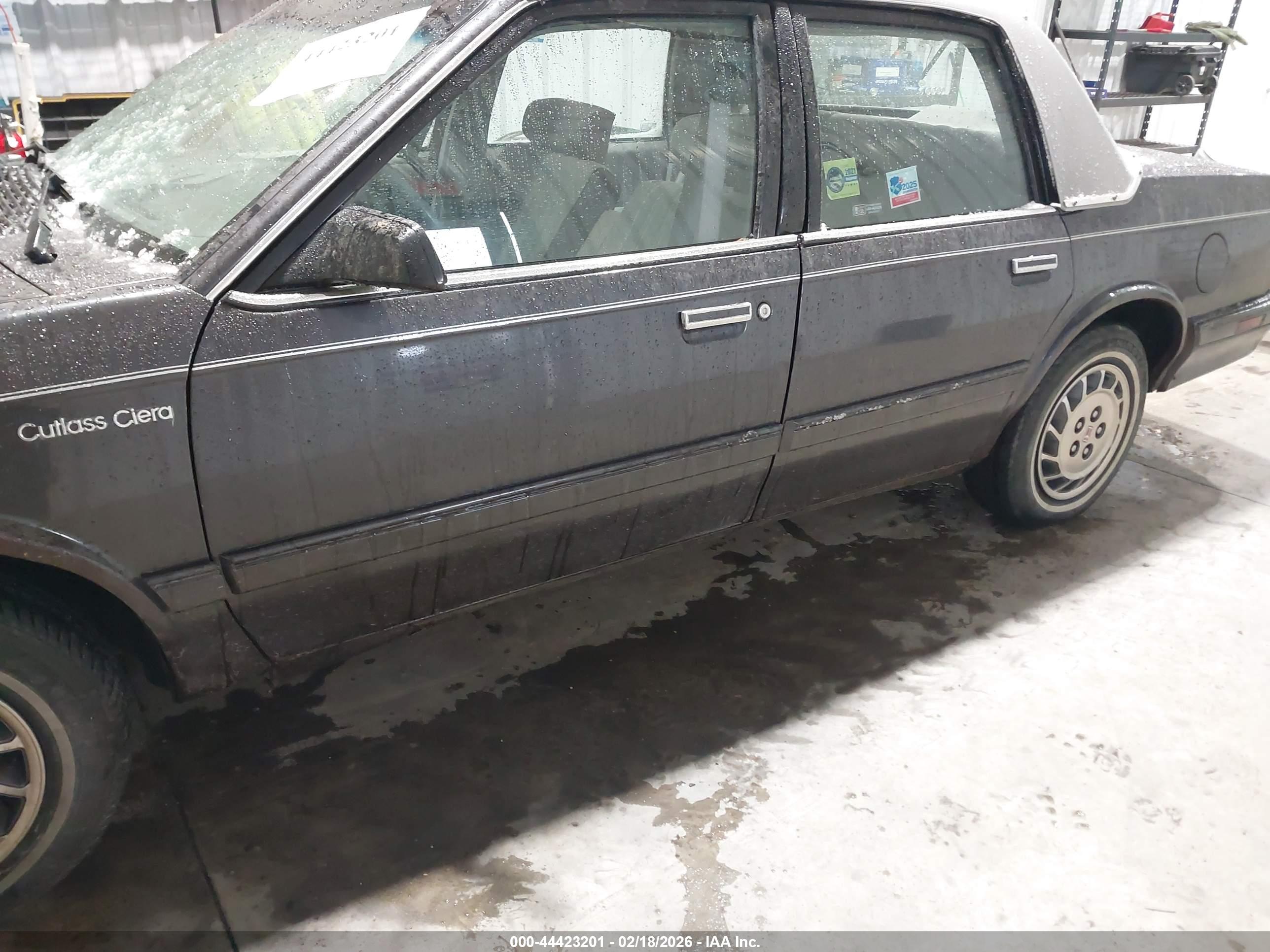 OLDSMOBILE CUTLASS image 6