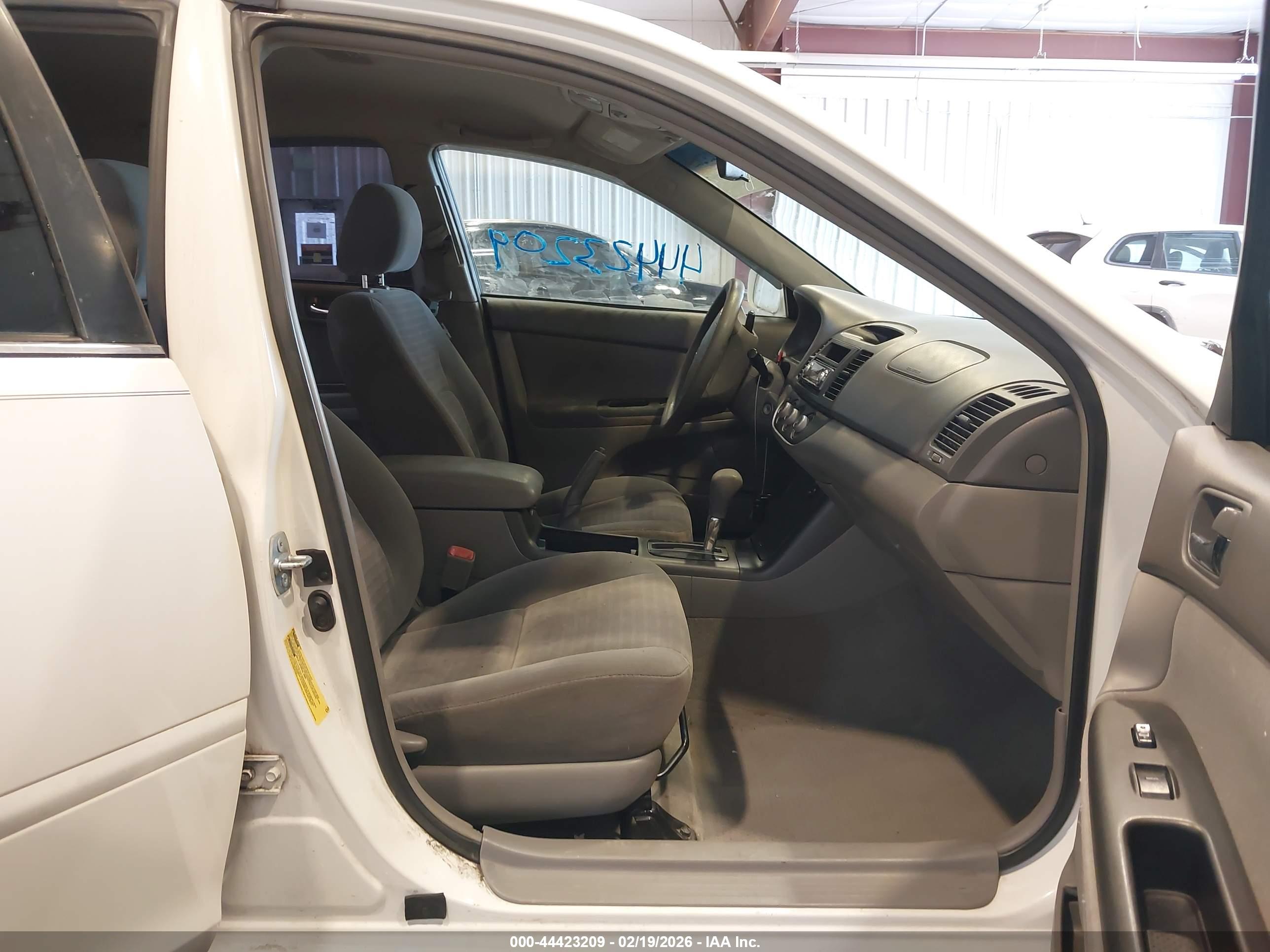 TOYOTA CAMRY image 5