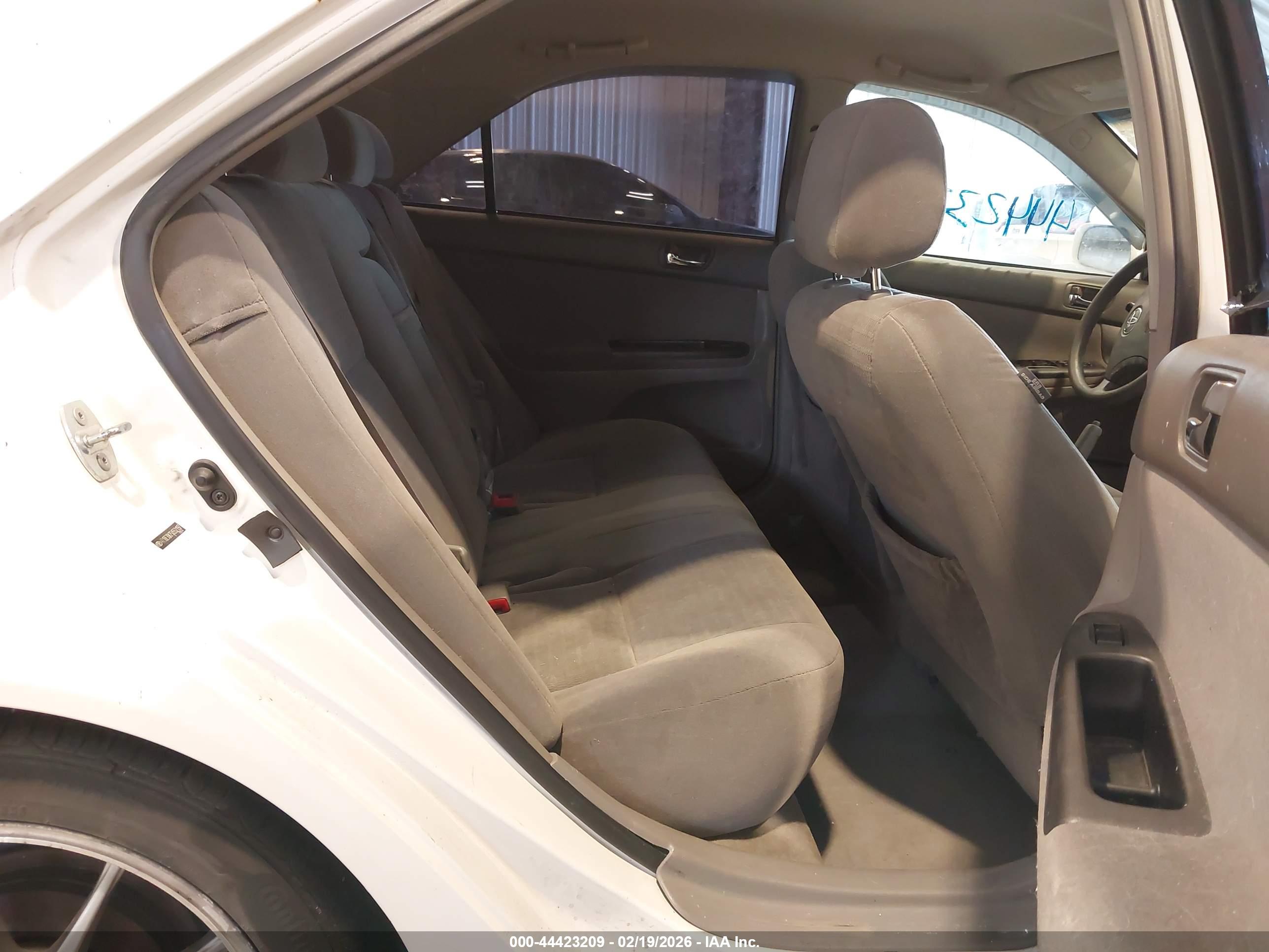 TOYOTA CAMRY image 8