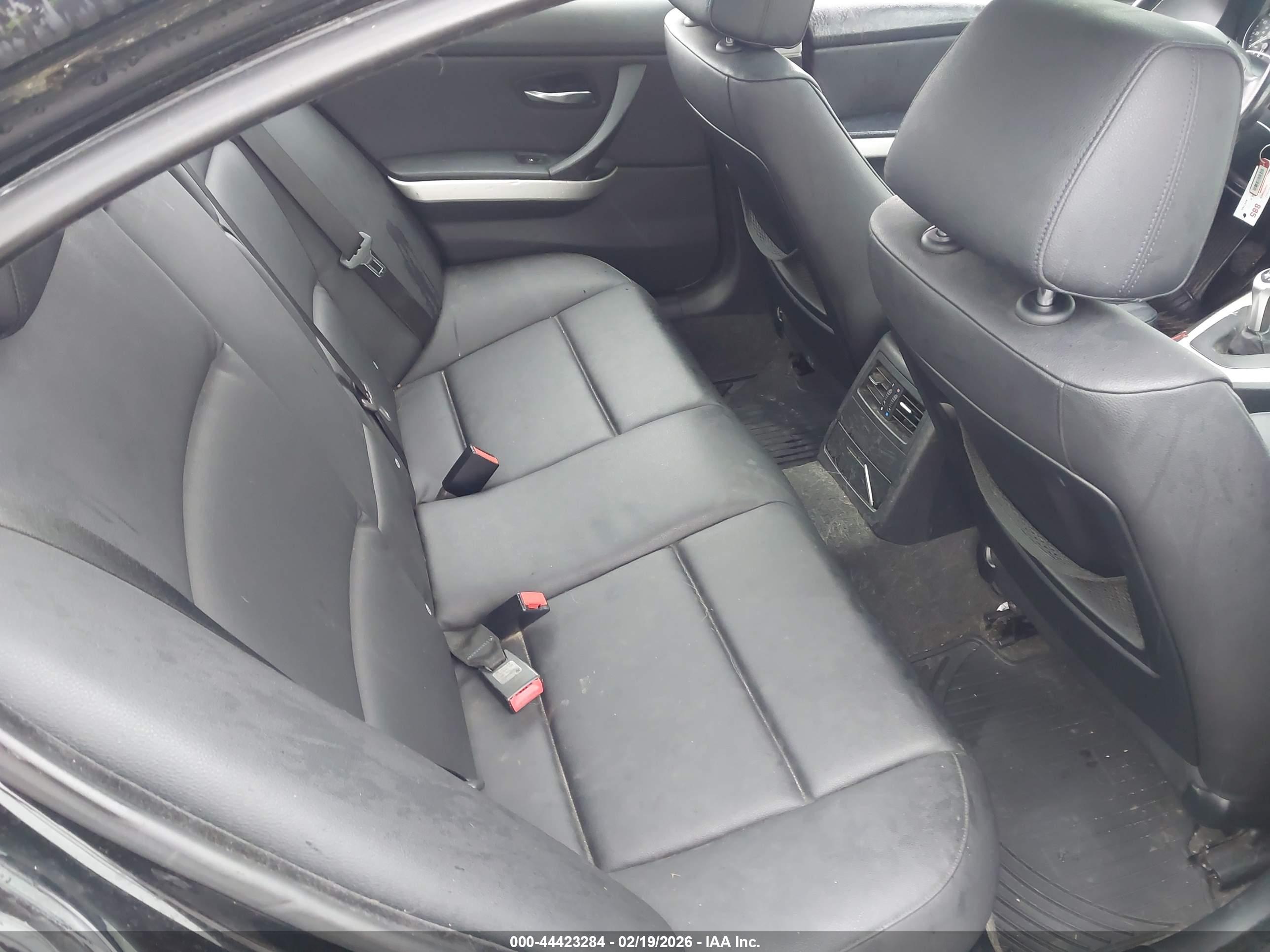 BMW 325I image 8