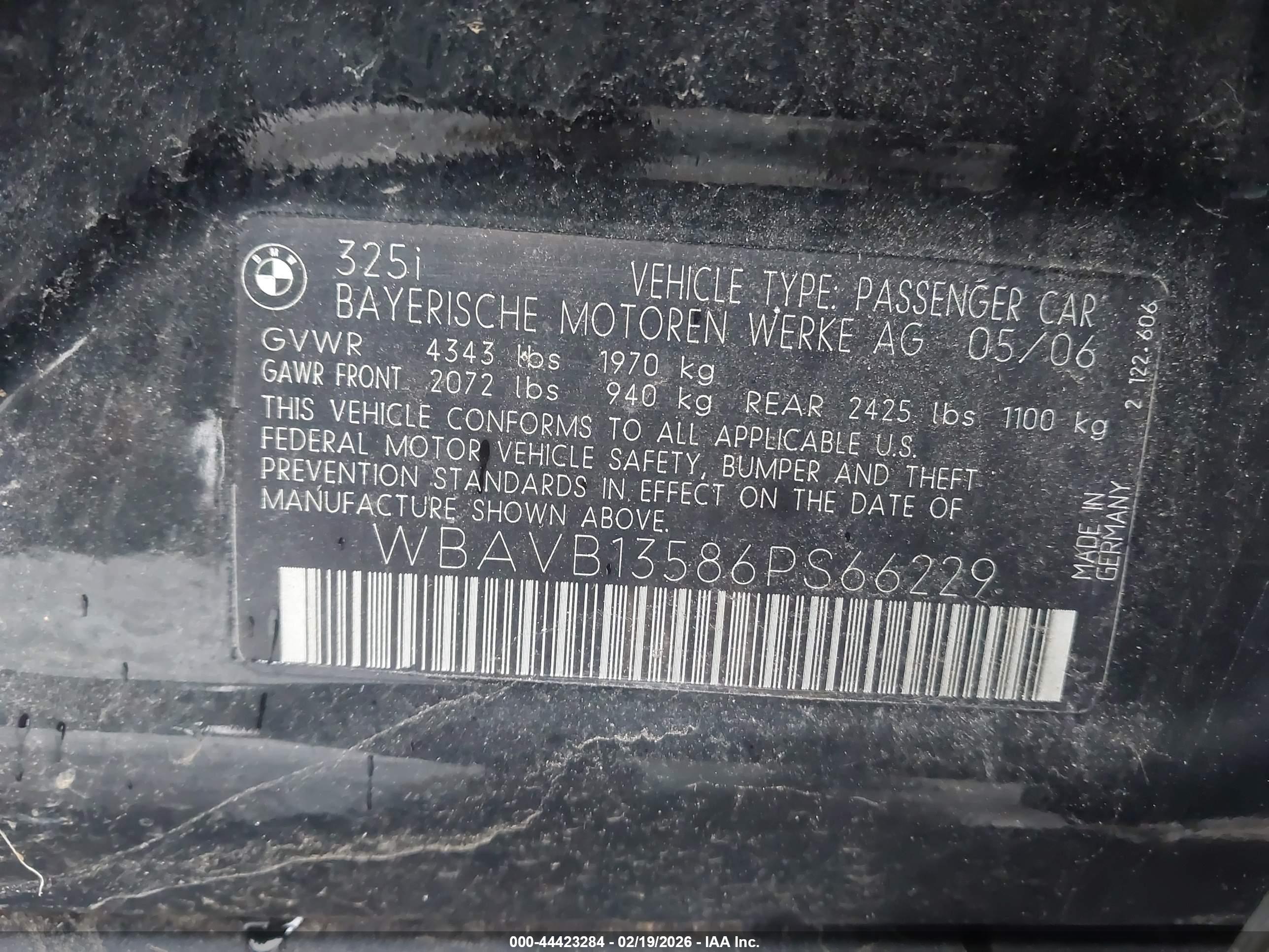 BMW 325I image 9