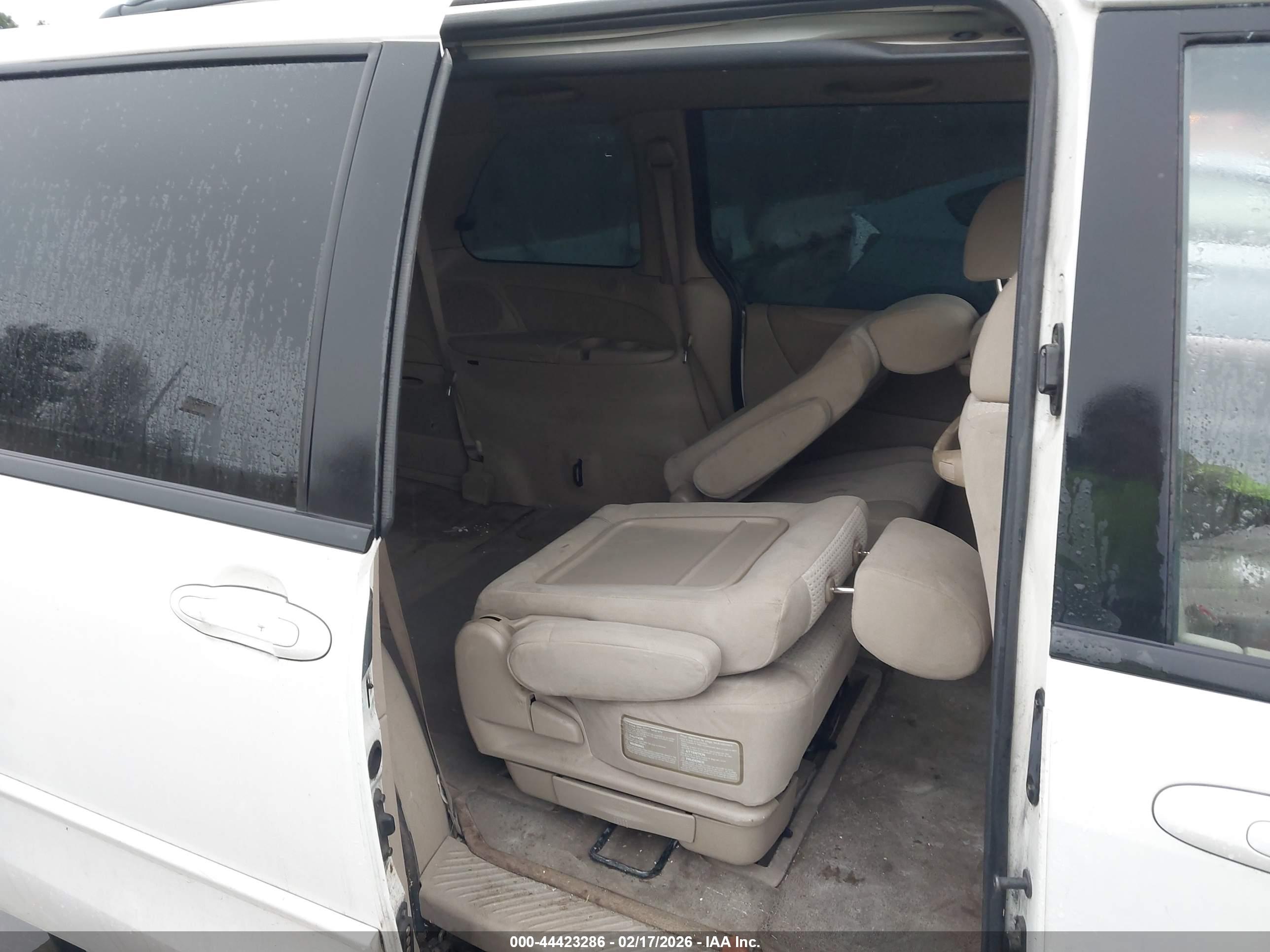 MAZDA MPV image 8