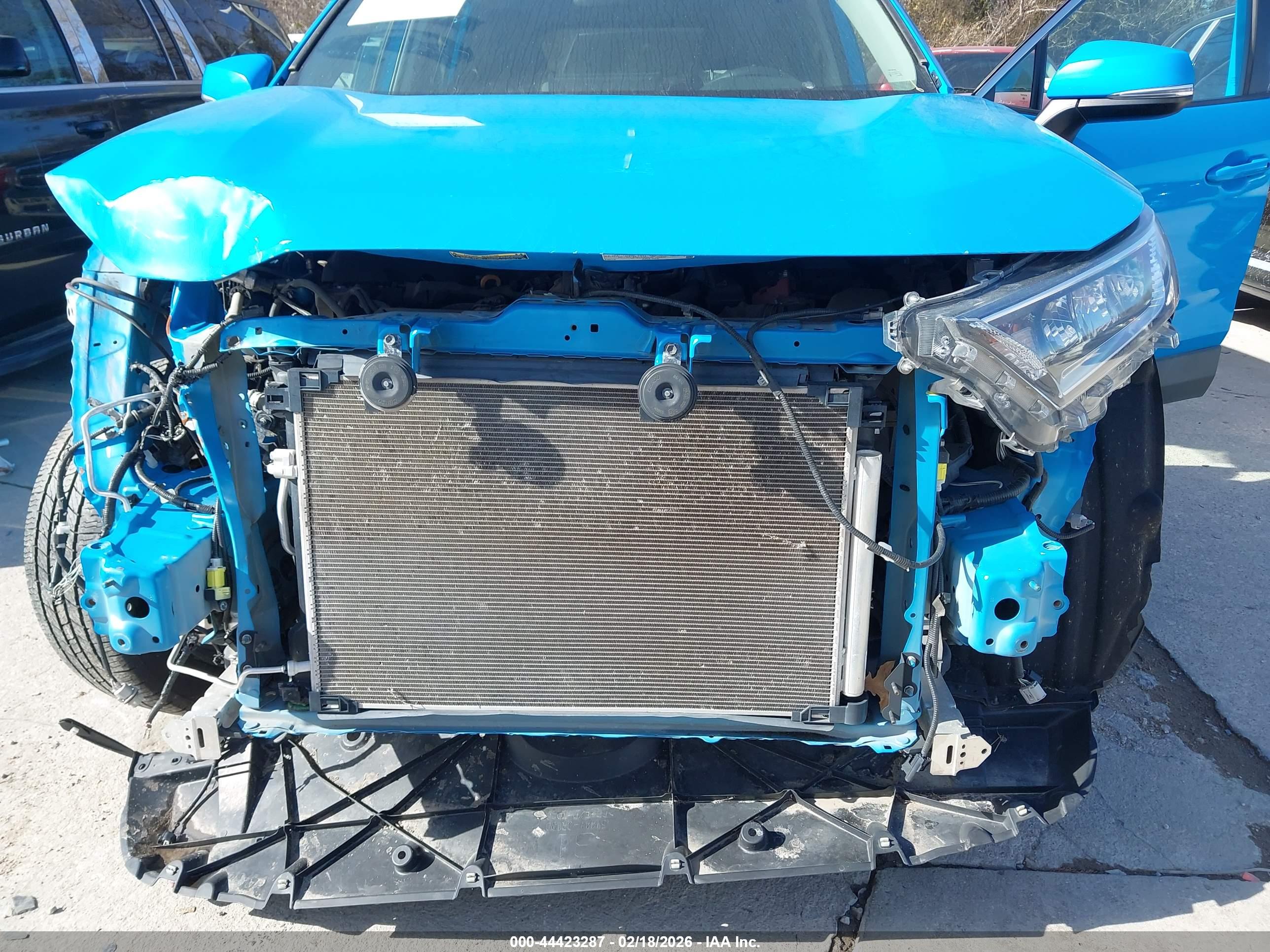 TOYOTA RAV4 image 6