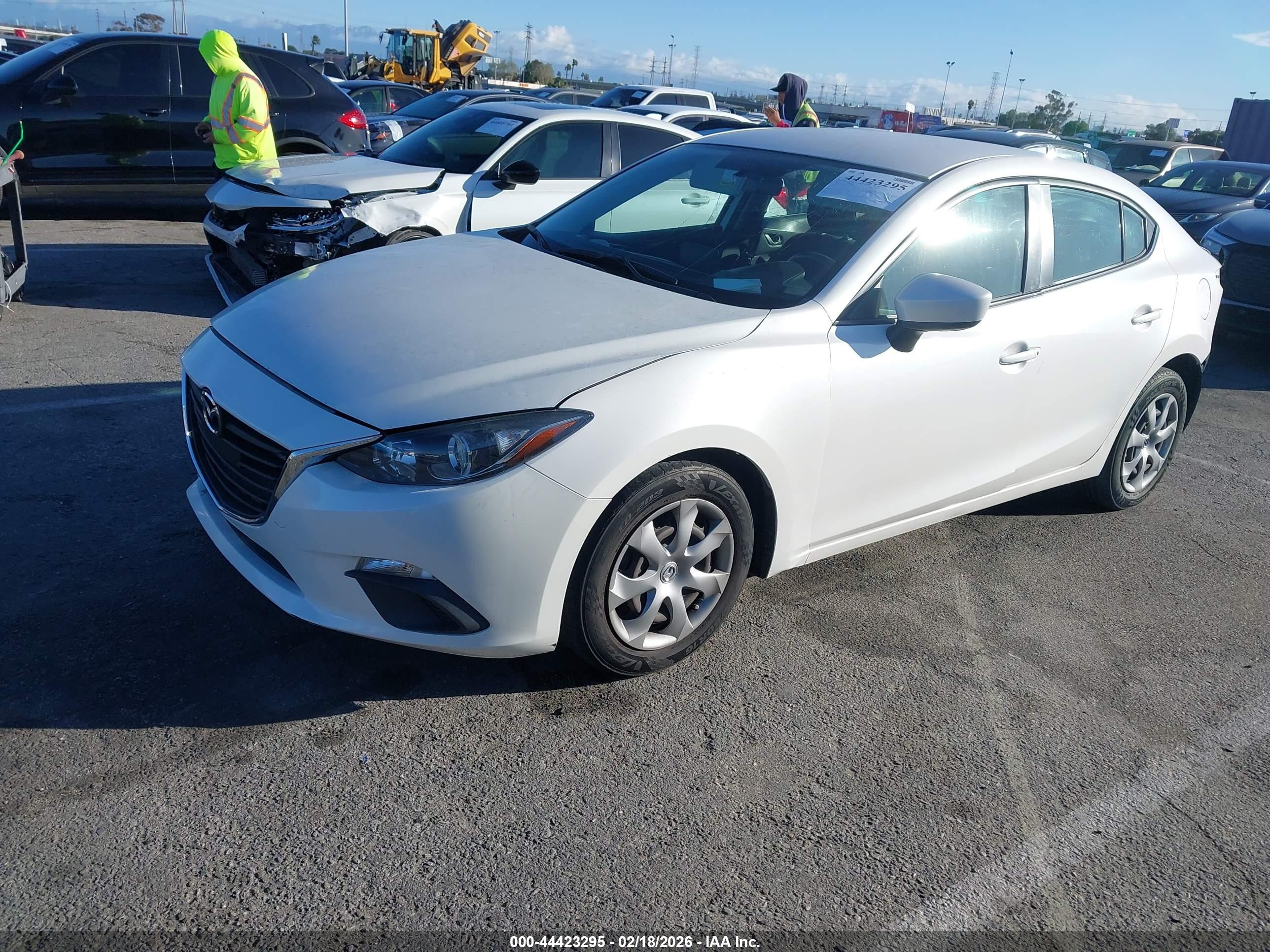 MAZDA MAZDA3 image 2
